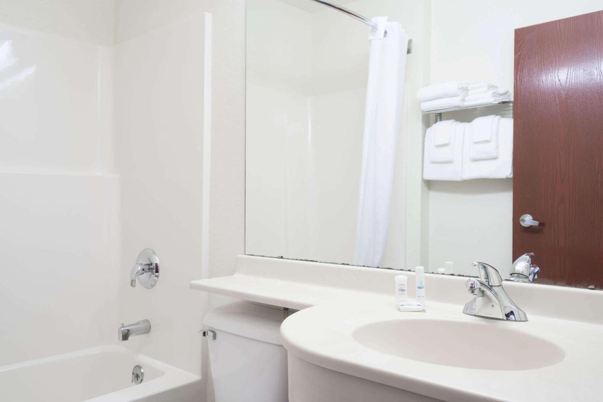 Microtel Inn & Suites by Wyndham Rice Lake photo 26