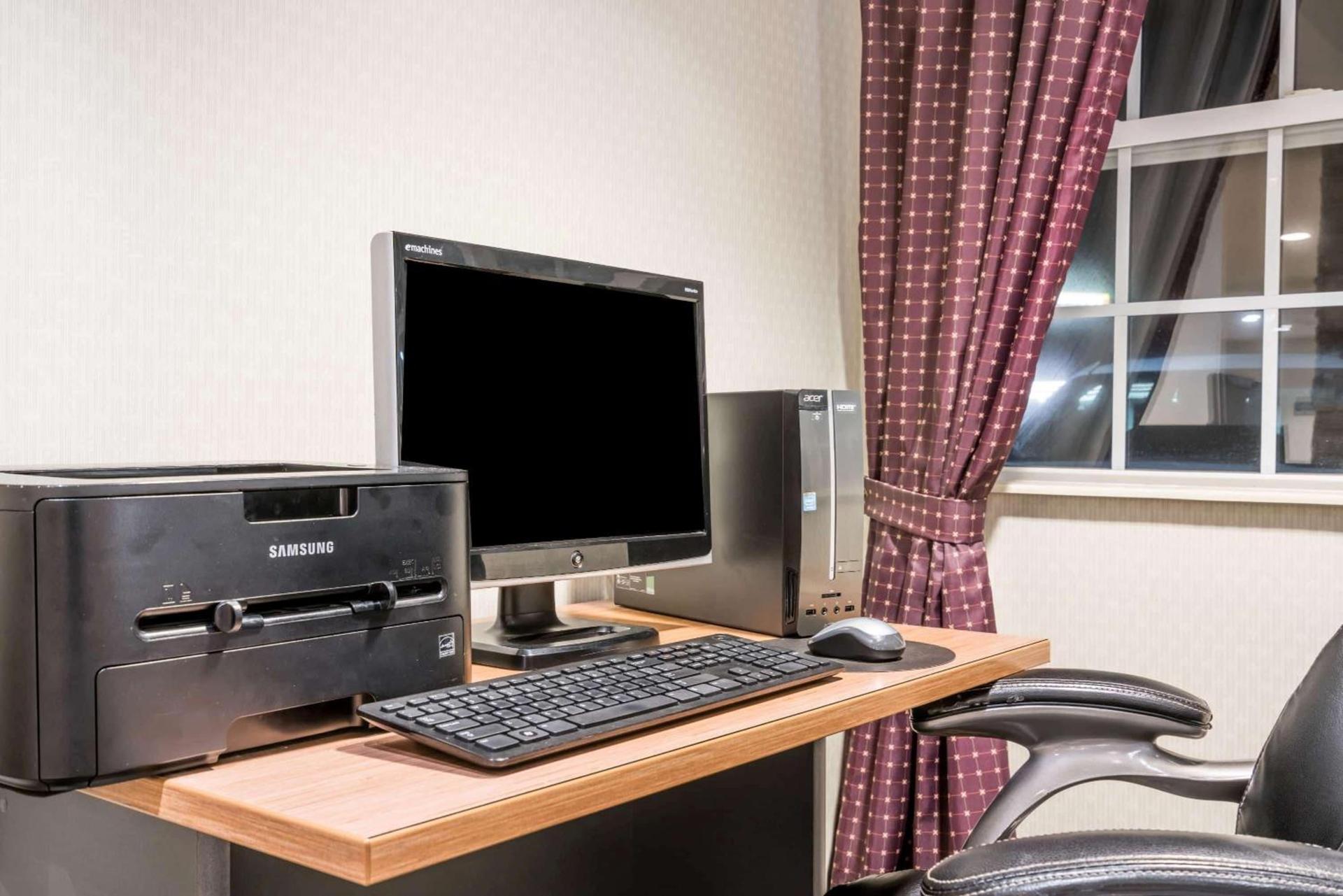 Microtel Inn & Suites by Wyndham Rice Lake photo 18
