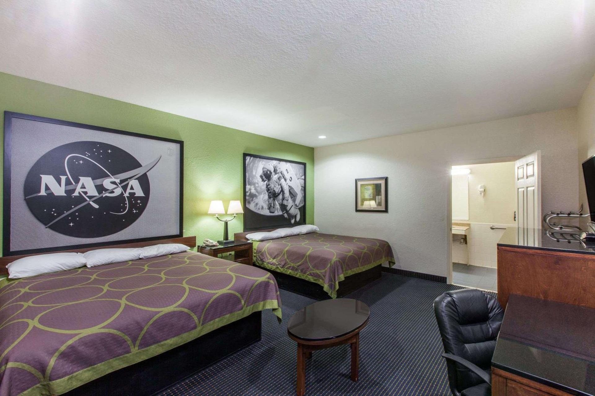 Super 8 by Wyndham Houston Hobby Airport South photo 24