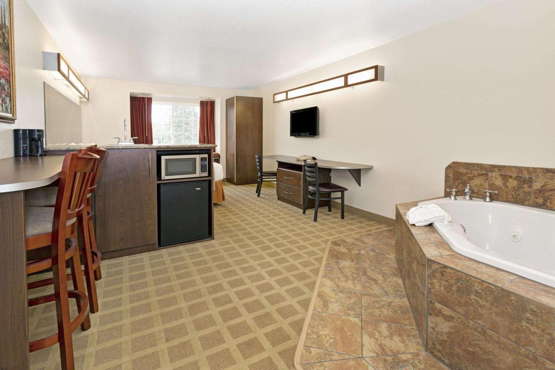 Microtel Inn & Suites Cheyenne photo 9