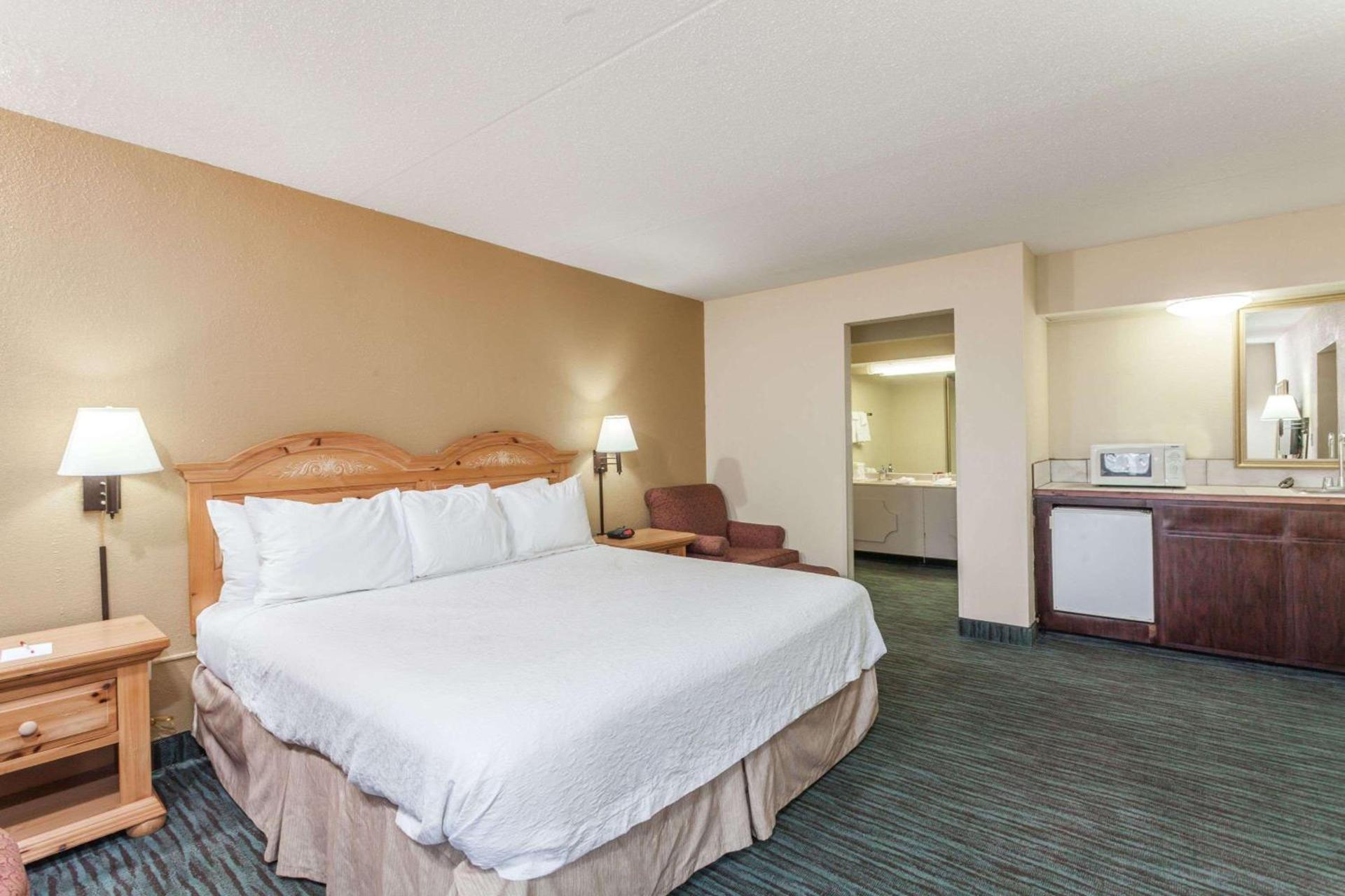 Ramada by Wyndham Lebanon photo 8