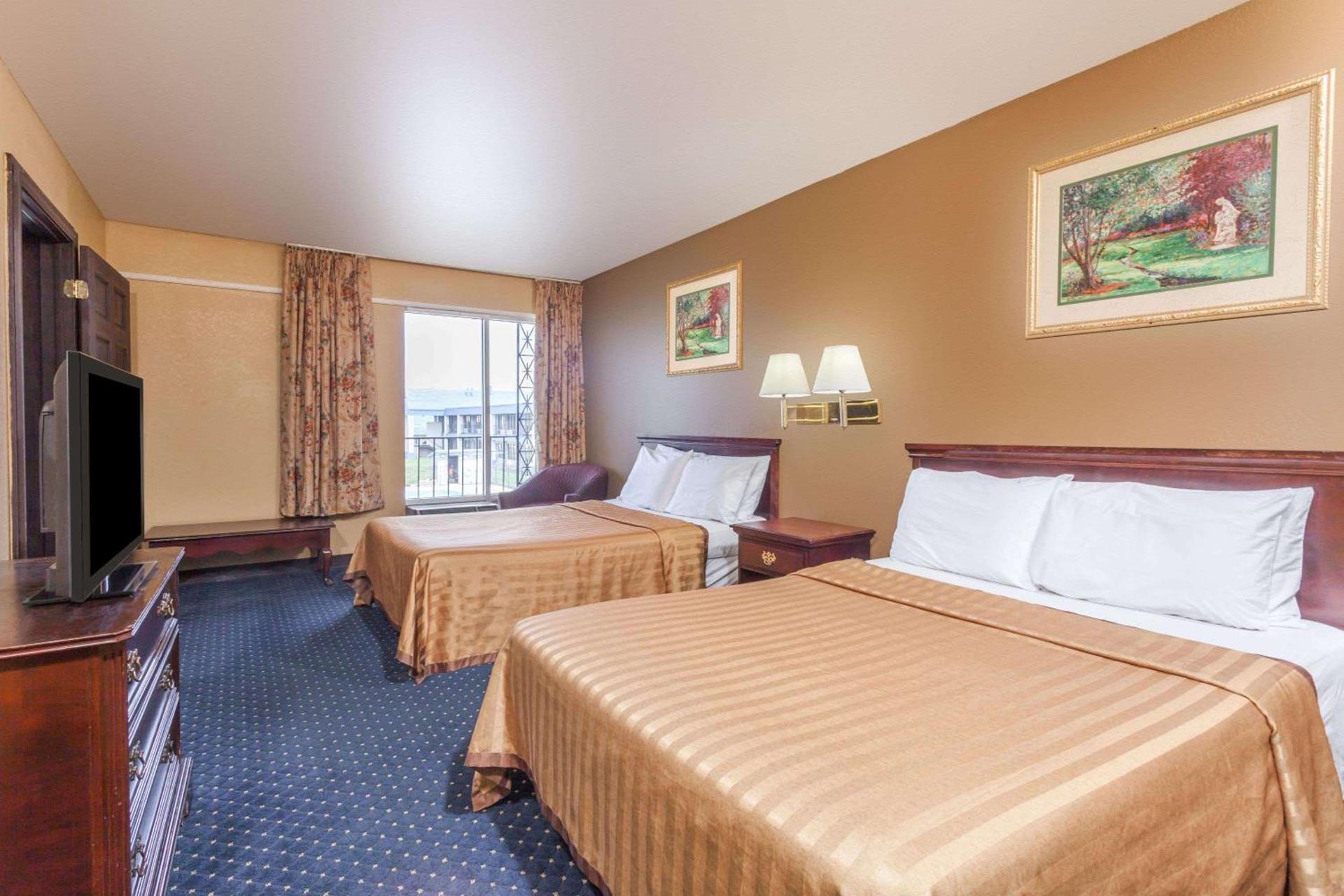 Travelodge by Wyndham Seymour photo 11