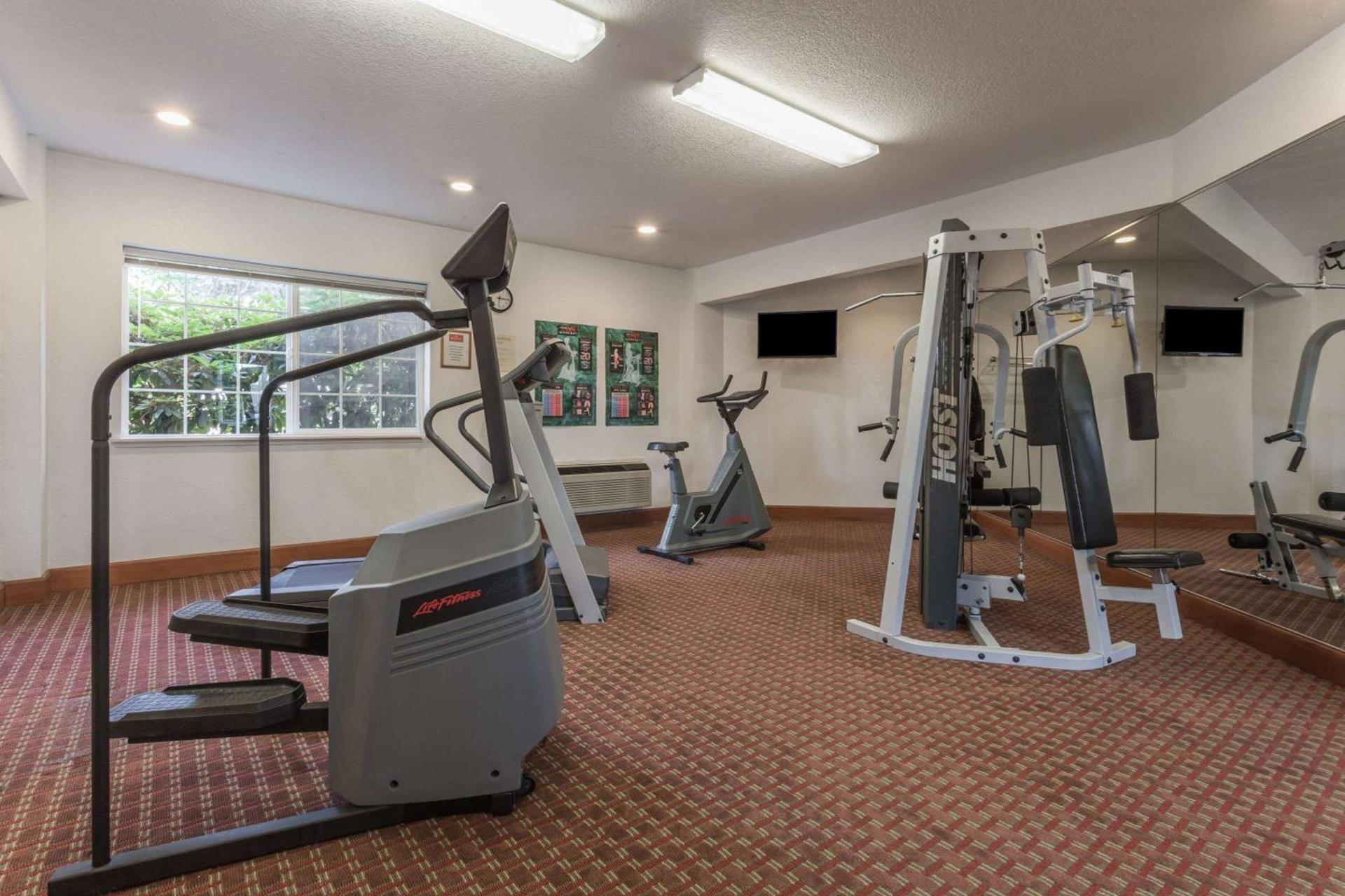 Ramada by Wyndham Portland photo 3