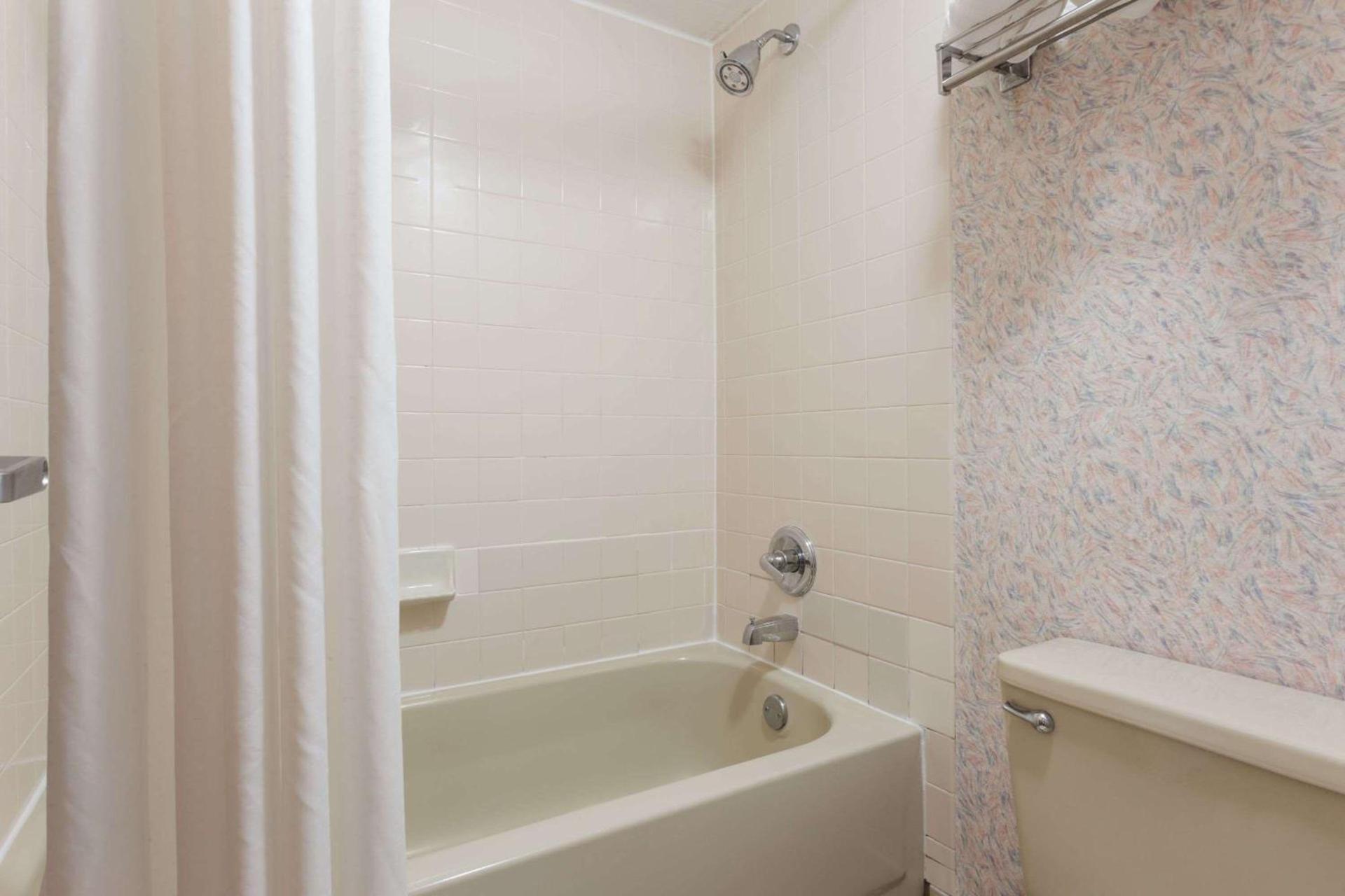 Ramada by Wyndham Portland photo 7
