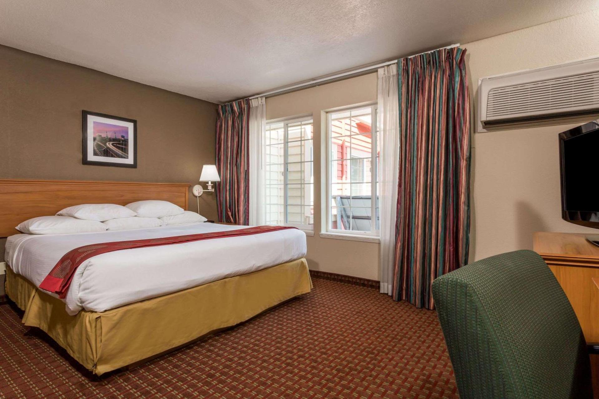Ramada by Wyndham Portland photo 9