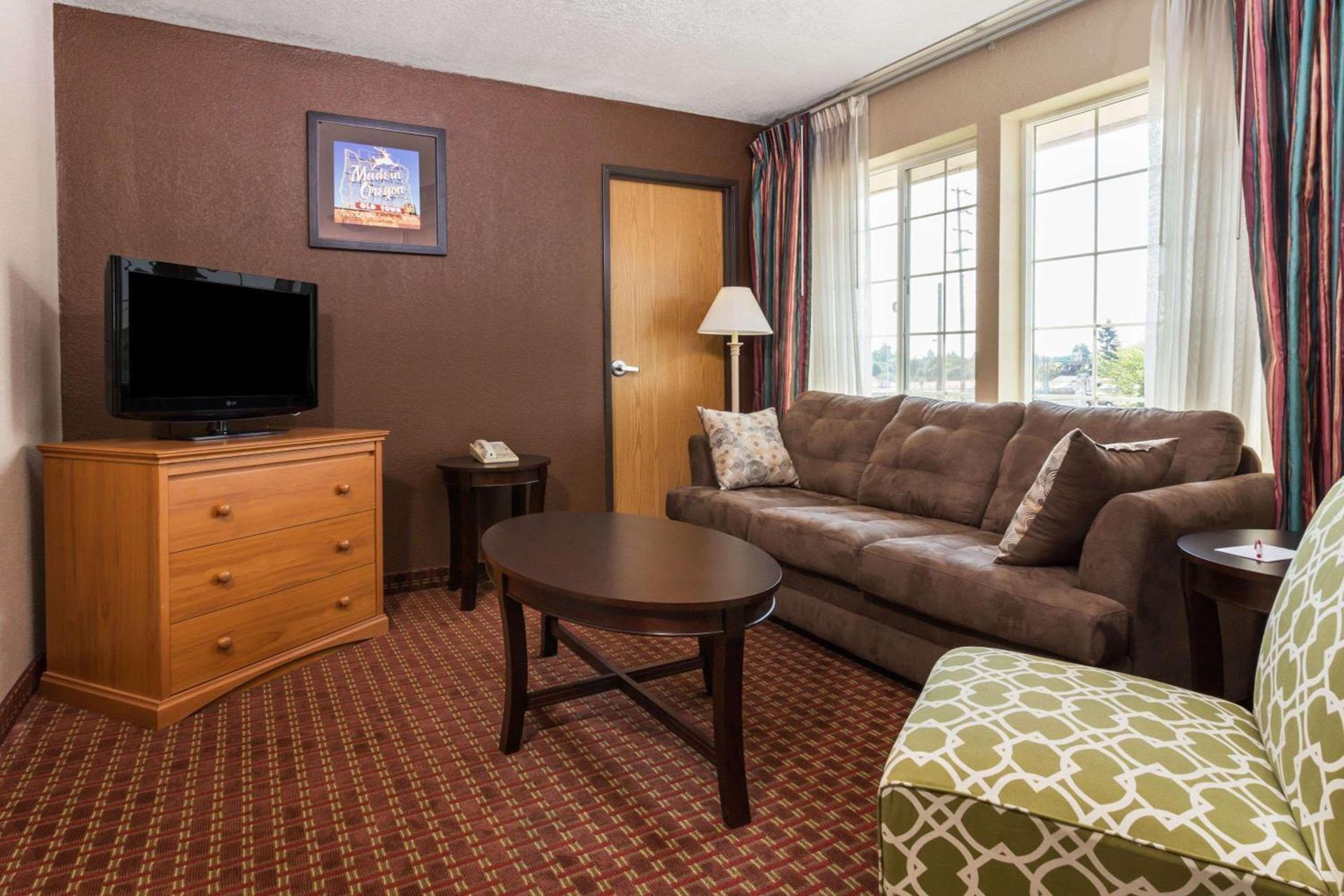 Ramada by Wyndham Portland photo 10
