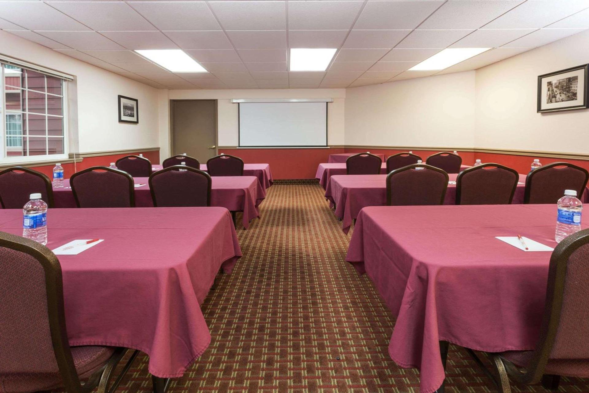 Ramada by Wyndham Portland photo 12