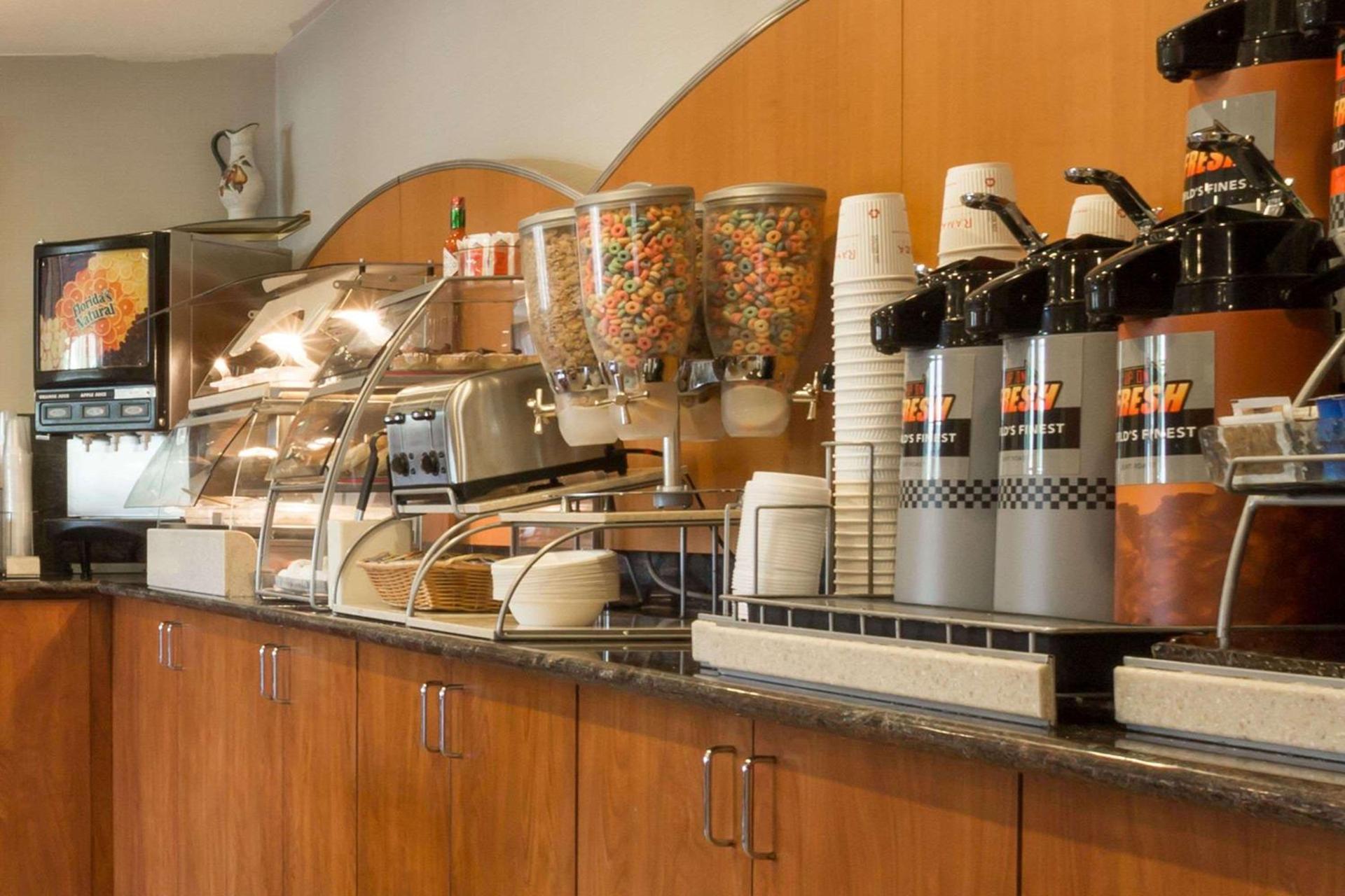 Ramada by Wyndham Portland photo 13