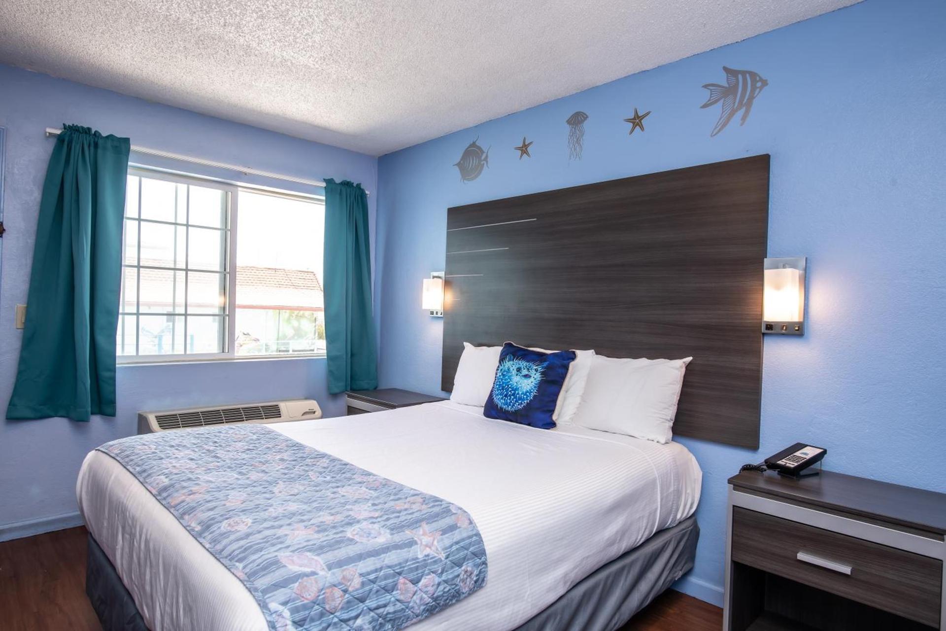 Aqua Breeze Inn photo 70