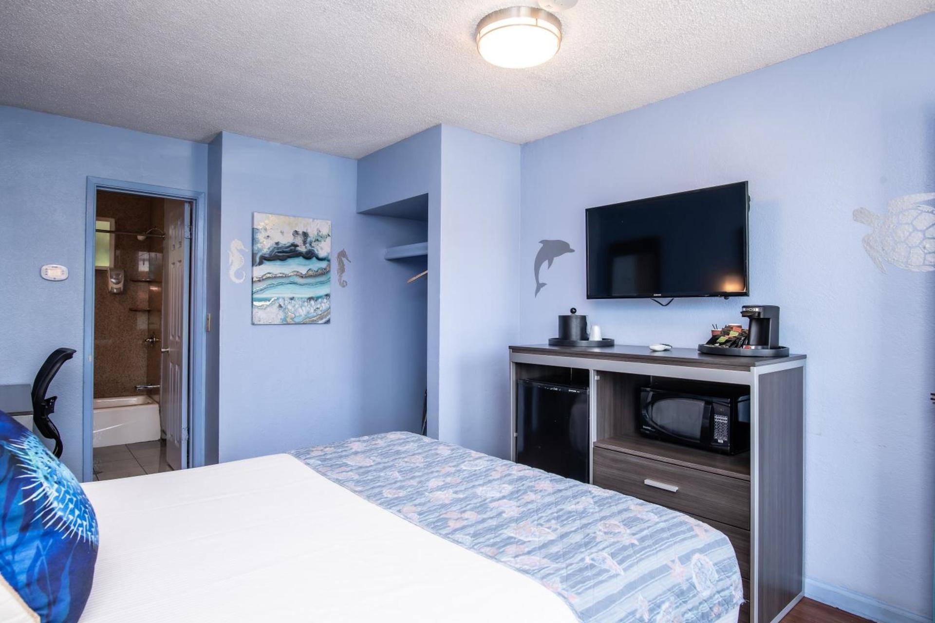 Aqua Breeze Inn photo 74