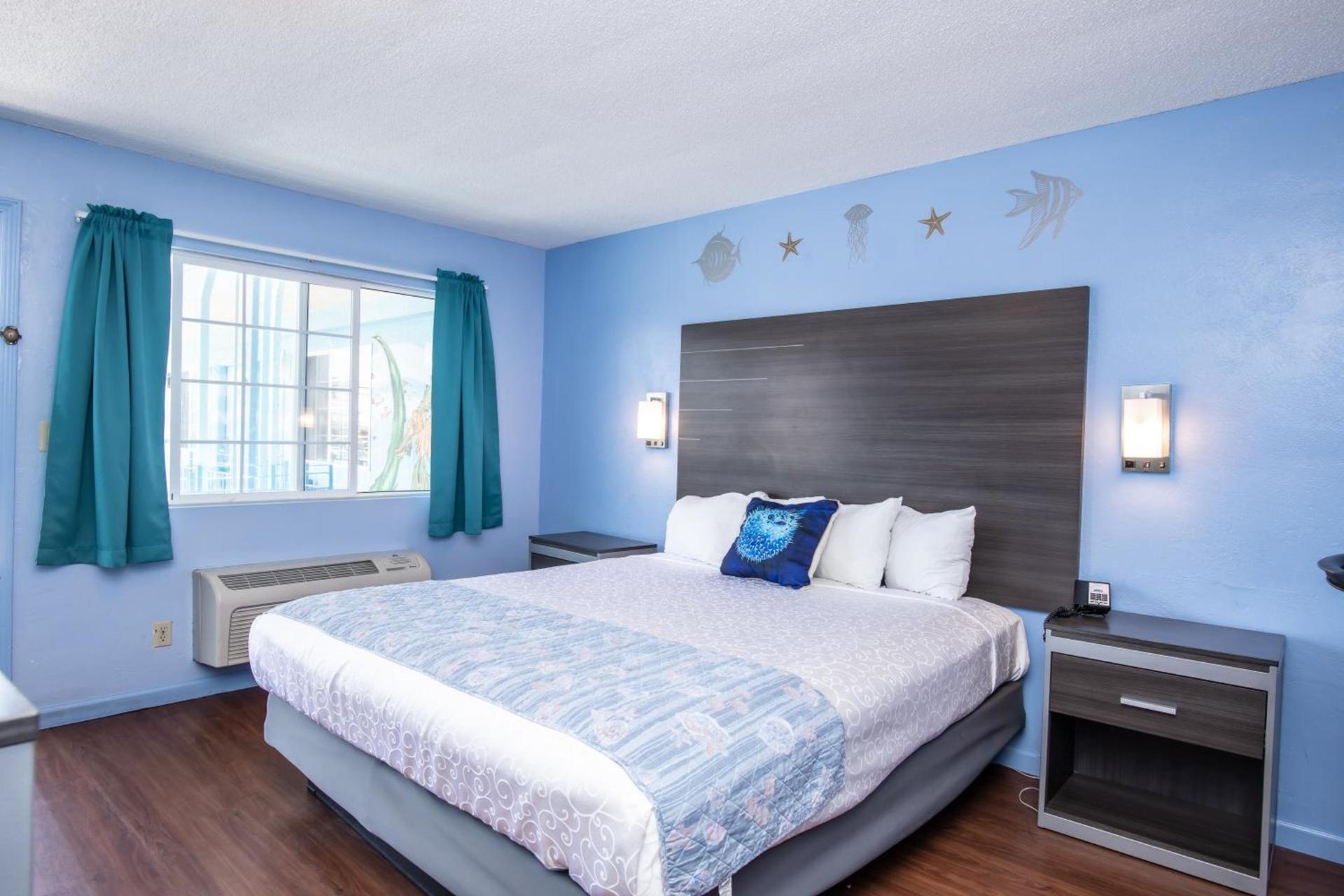 Aqua Breeze Inn photo 73