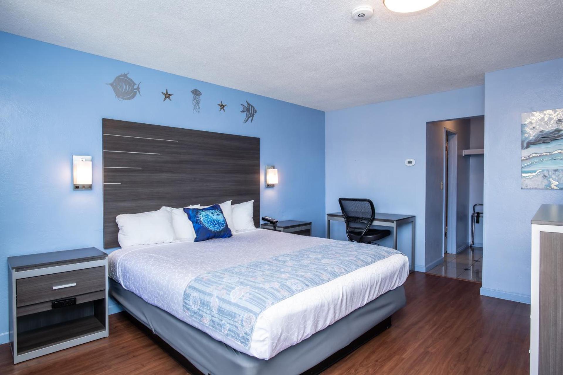 Aqua Breeze Inn photo 75