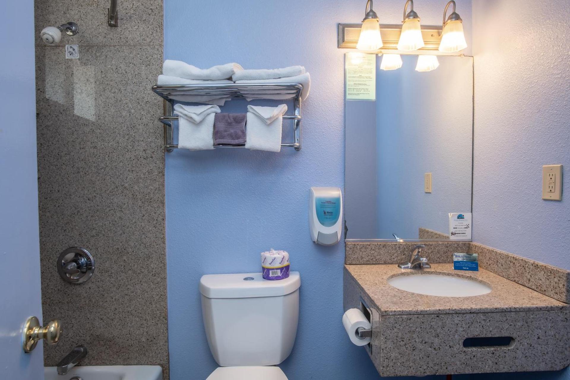 Aqua Breeze Inn photo 60