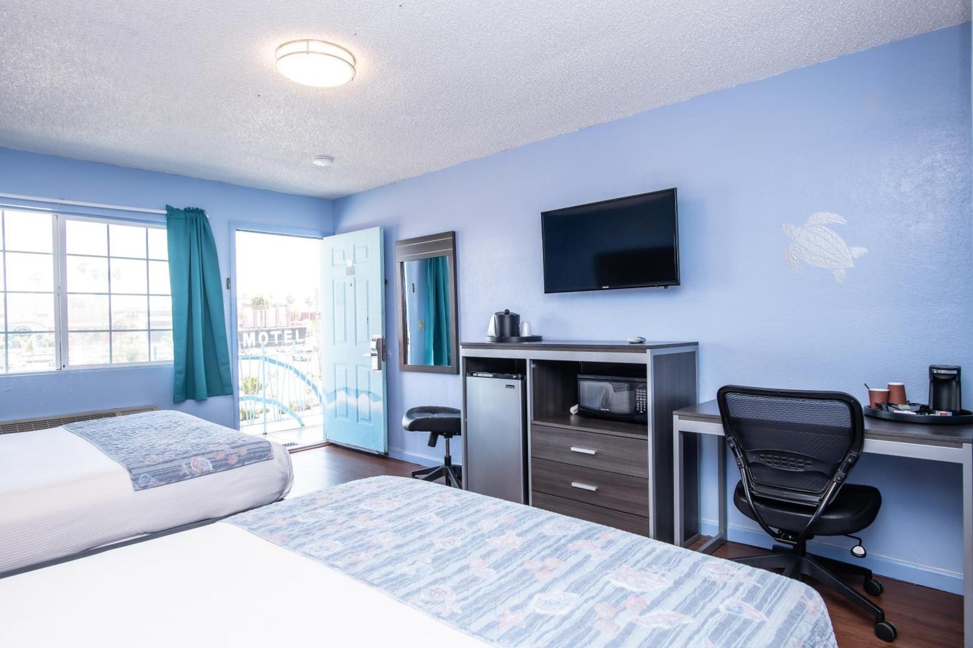 Aqua Breeze Inn photo 63