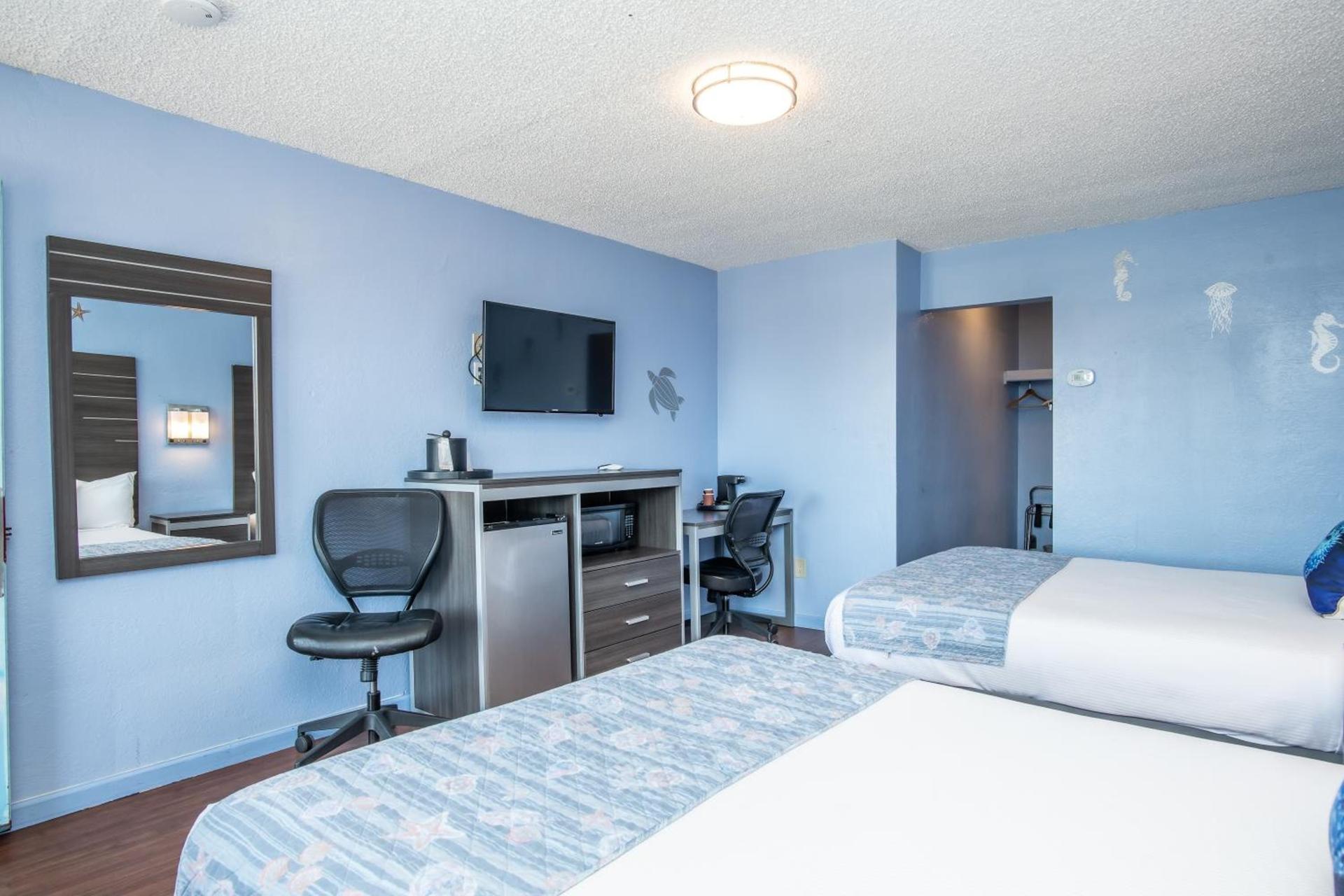 Aqua Breeze Inn photo 65
