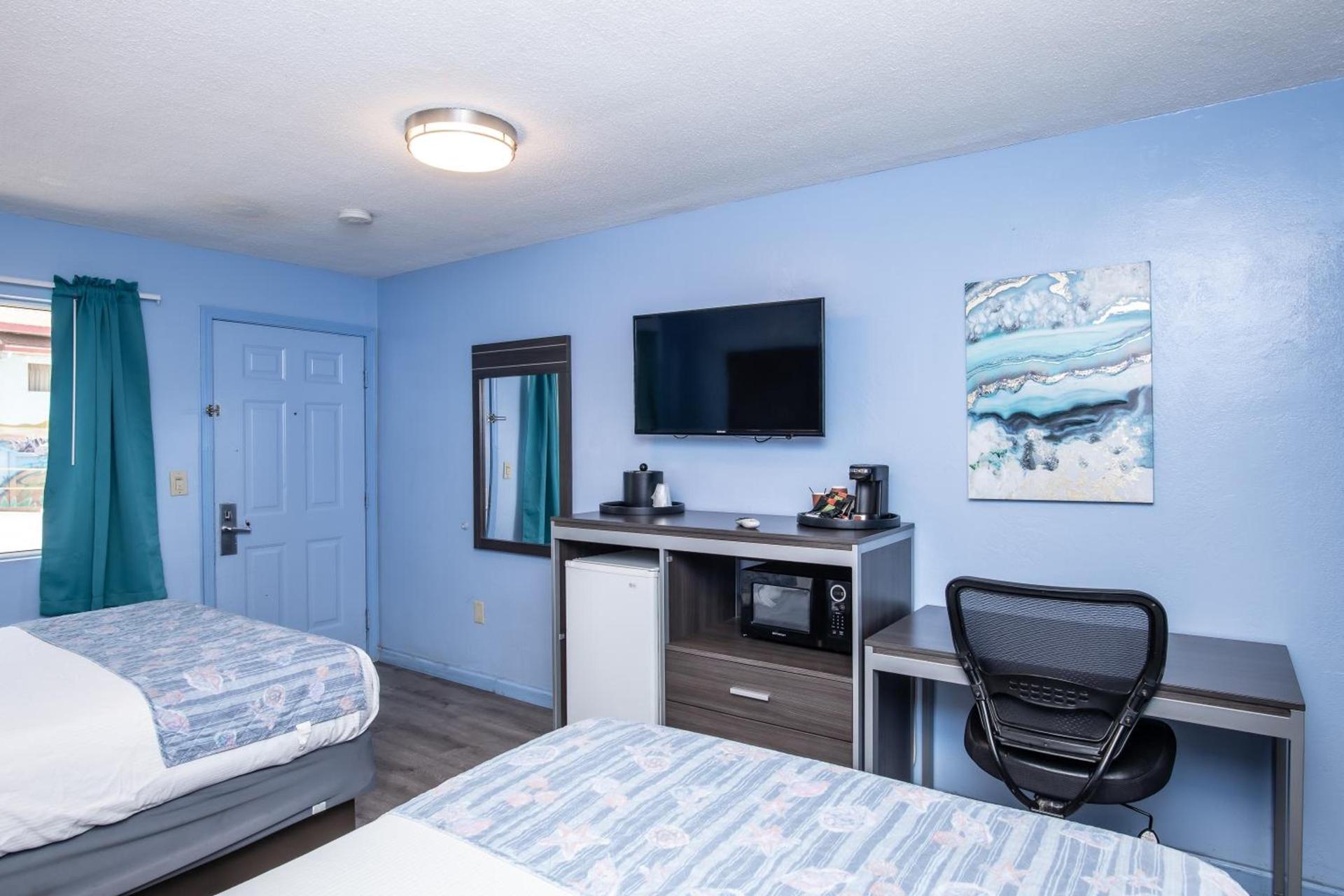 Aqua Breeze Inn photo 59