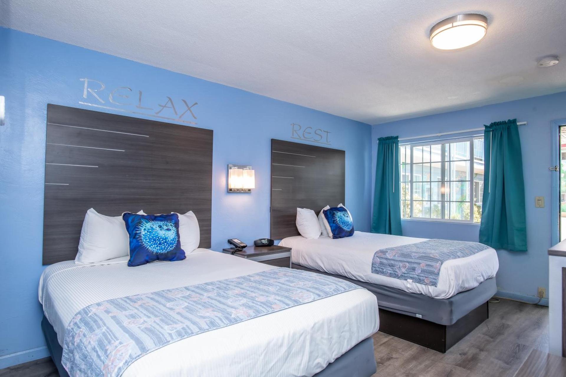 Aqua Breeze Inn photo 64