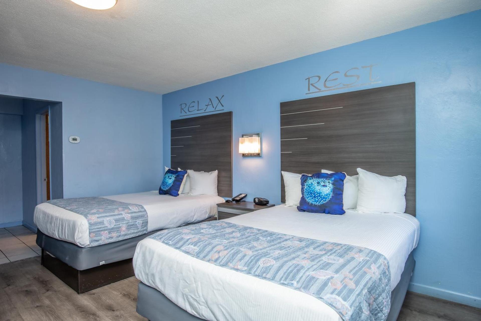 Aqua Breeze Inn photo 61