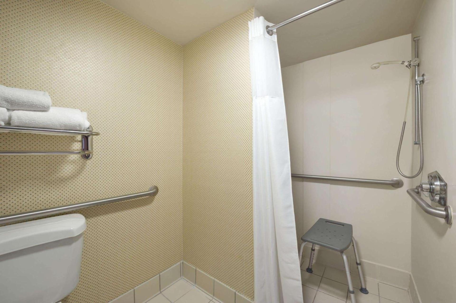 Ramada by Wyndham Suites Orlando Airport- Free Airport Shuttle photo 53