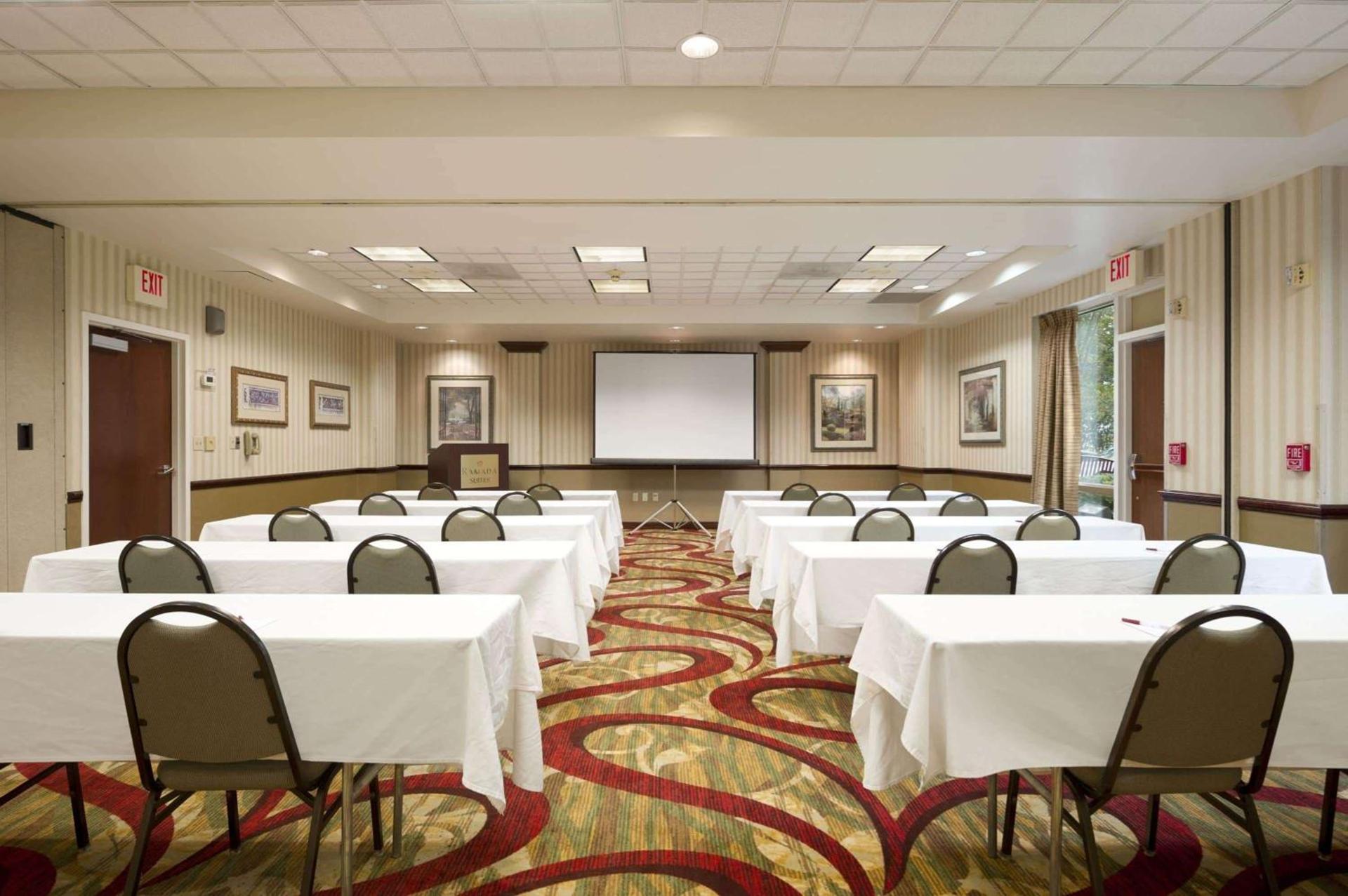 Ramada by Wyndham Suites Orlando Airport- Free Airport Shuttle photo 55