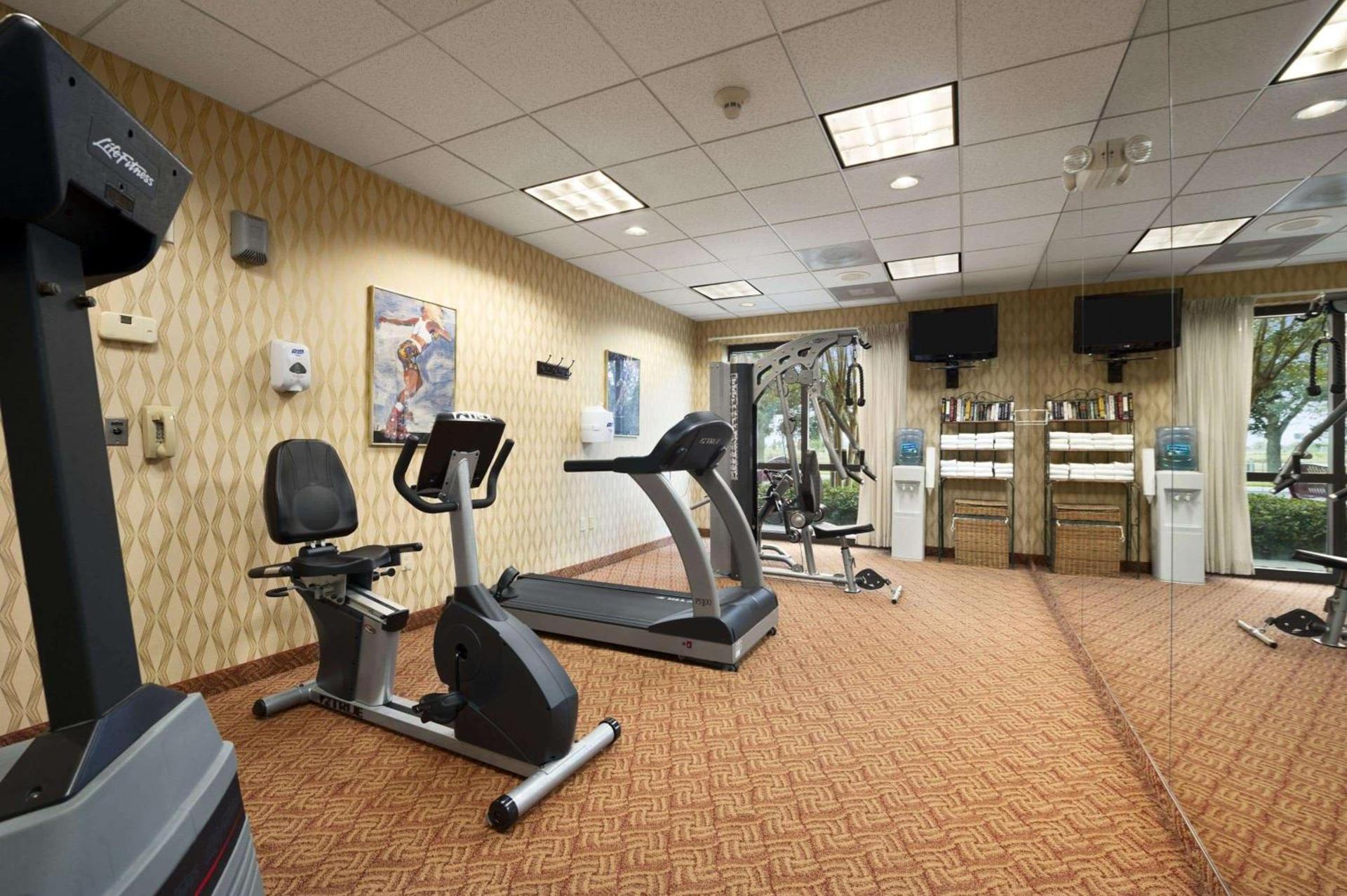 Ramada by Wyndham Suites Orlando Airport- Free Airport Shuttle photo 56