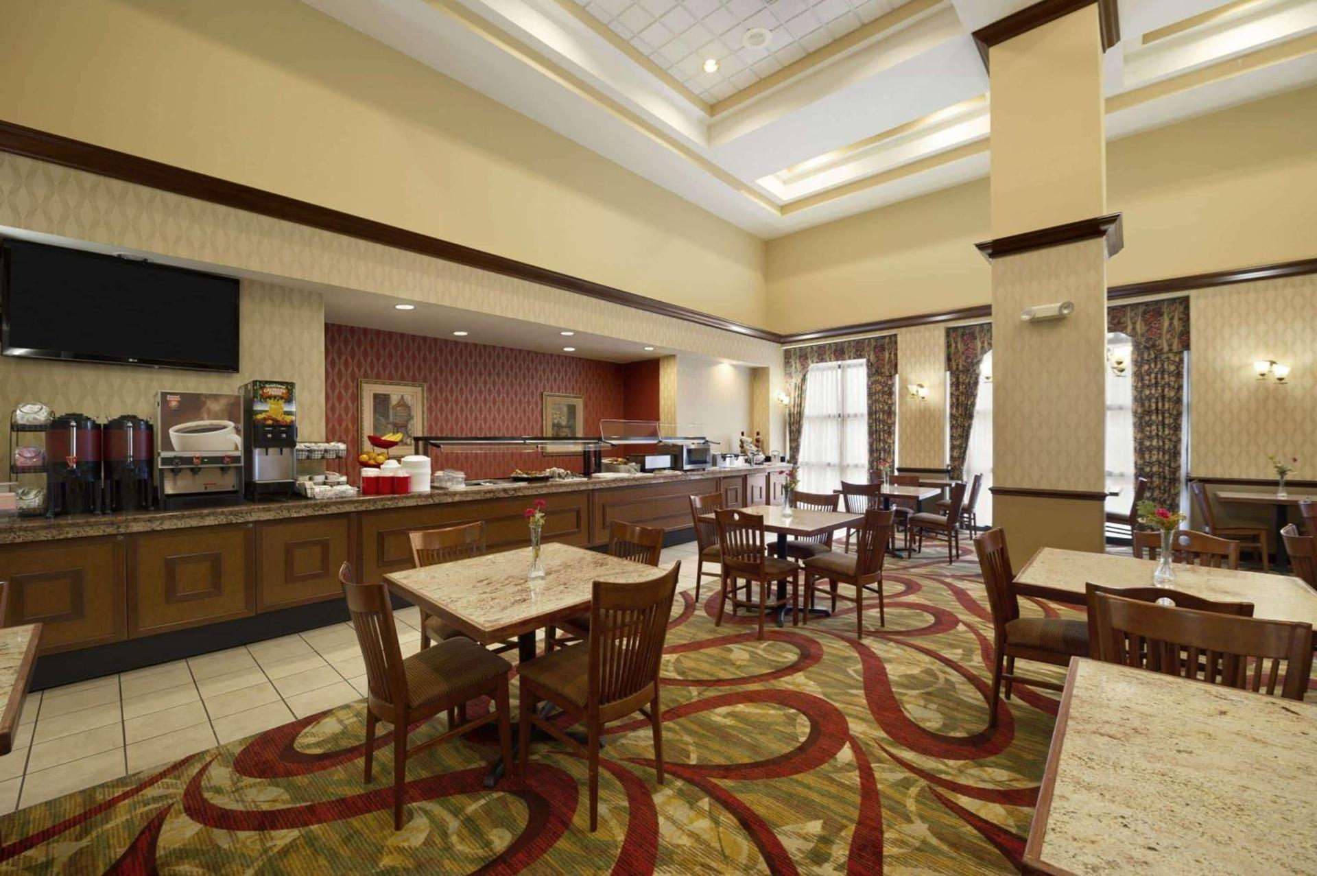 Ramada by Wyndham Suites Orlando Airport- Free Airport Shuttle photo 57