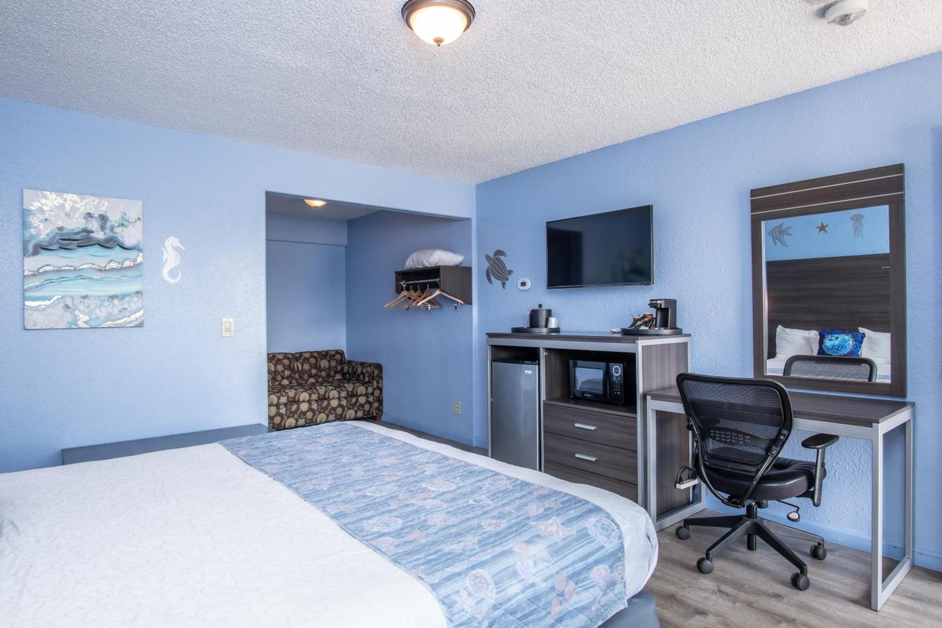 Aqua Breeze Inn photo 49