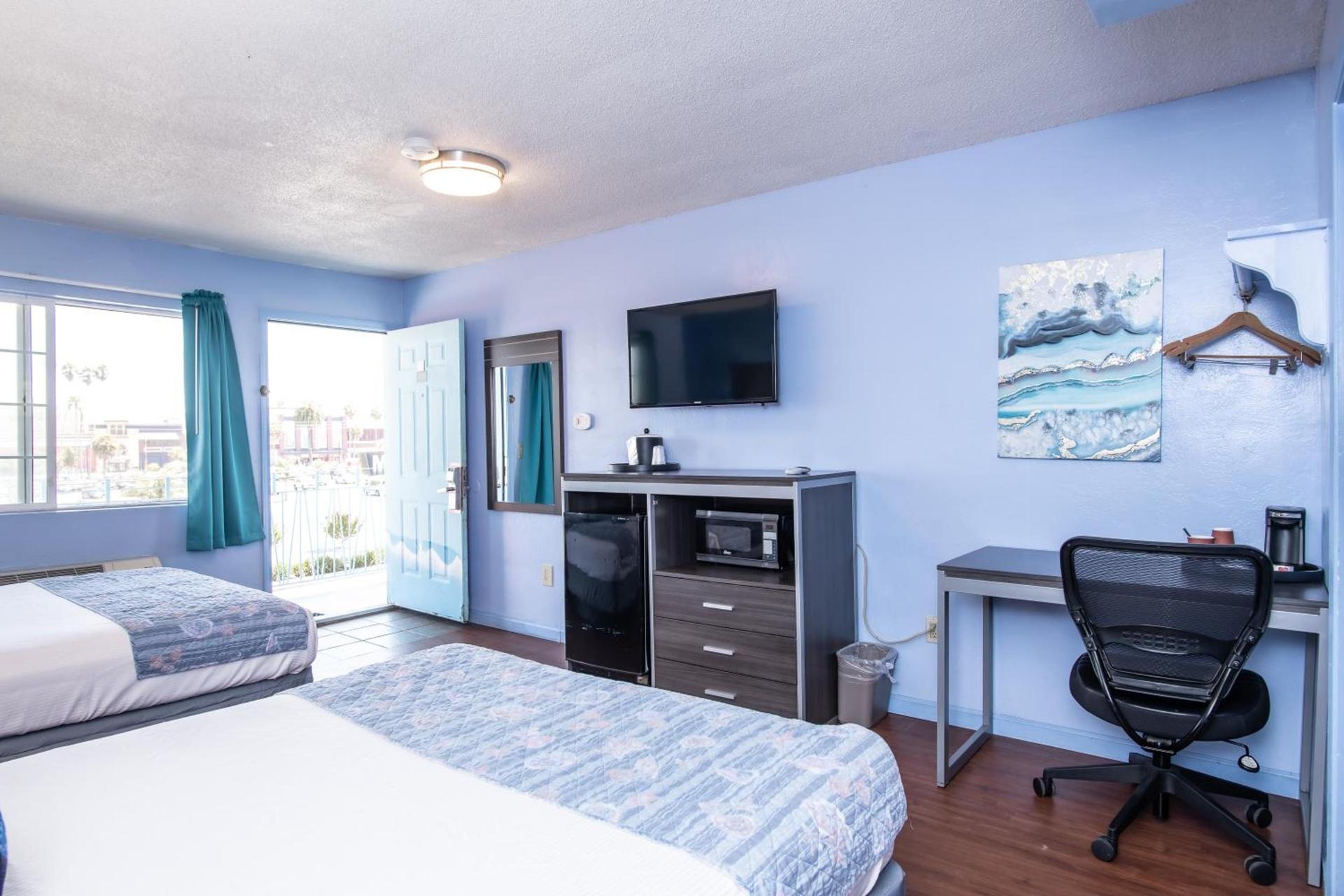 Aqua Breeze Inn photo 55