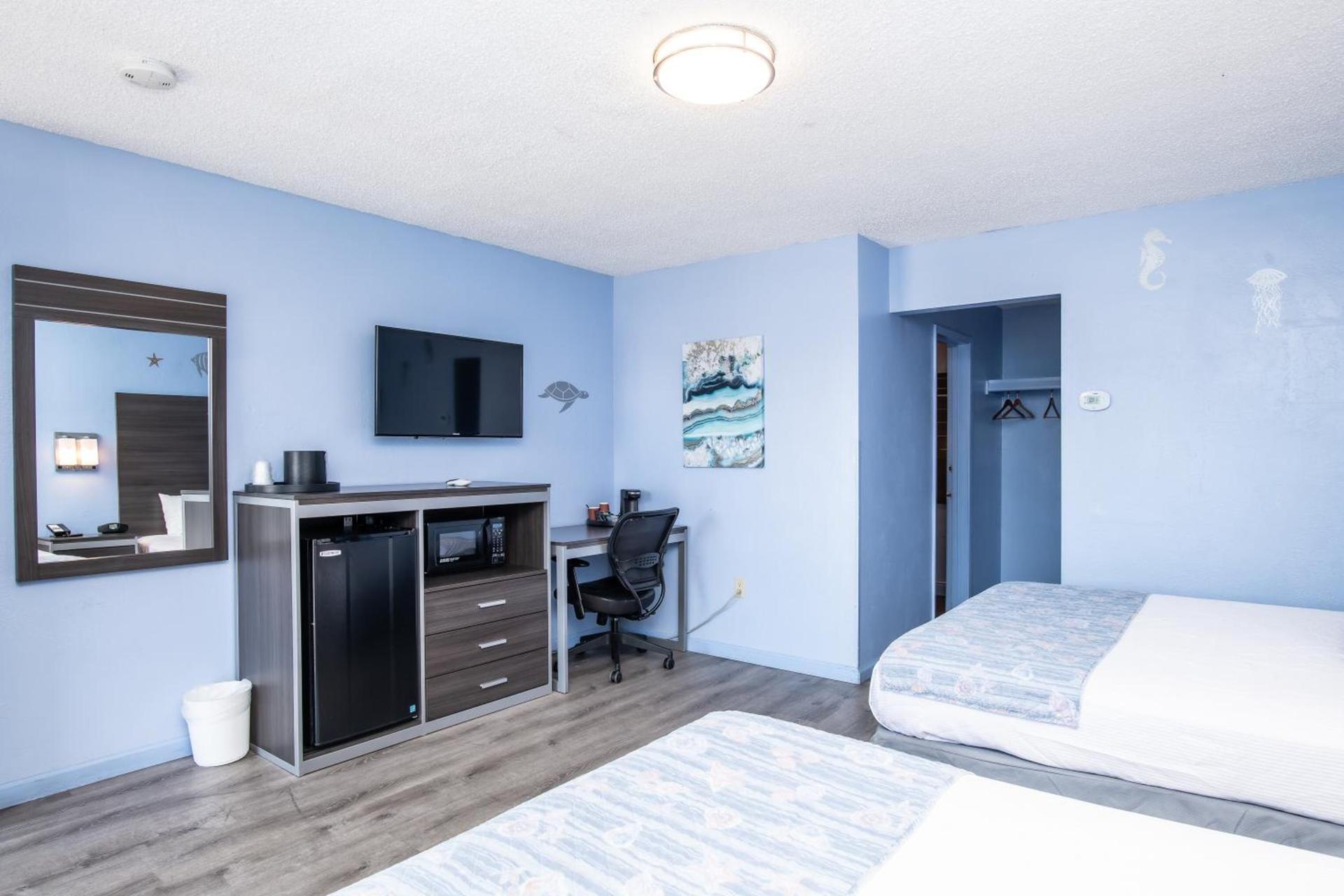 Aqua Breeze Inn photo 45