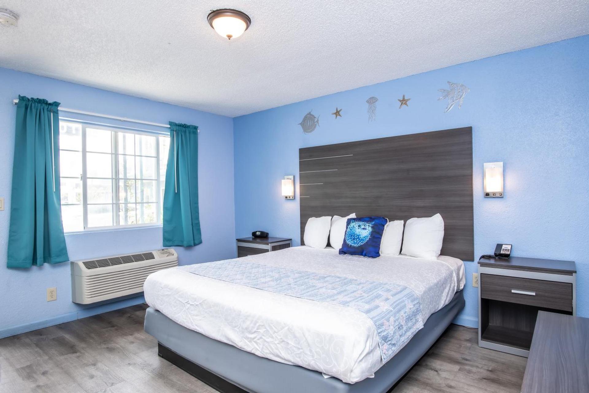 Aqua Breeze Inn photo 42