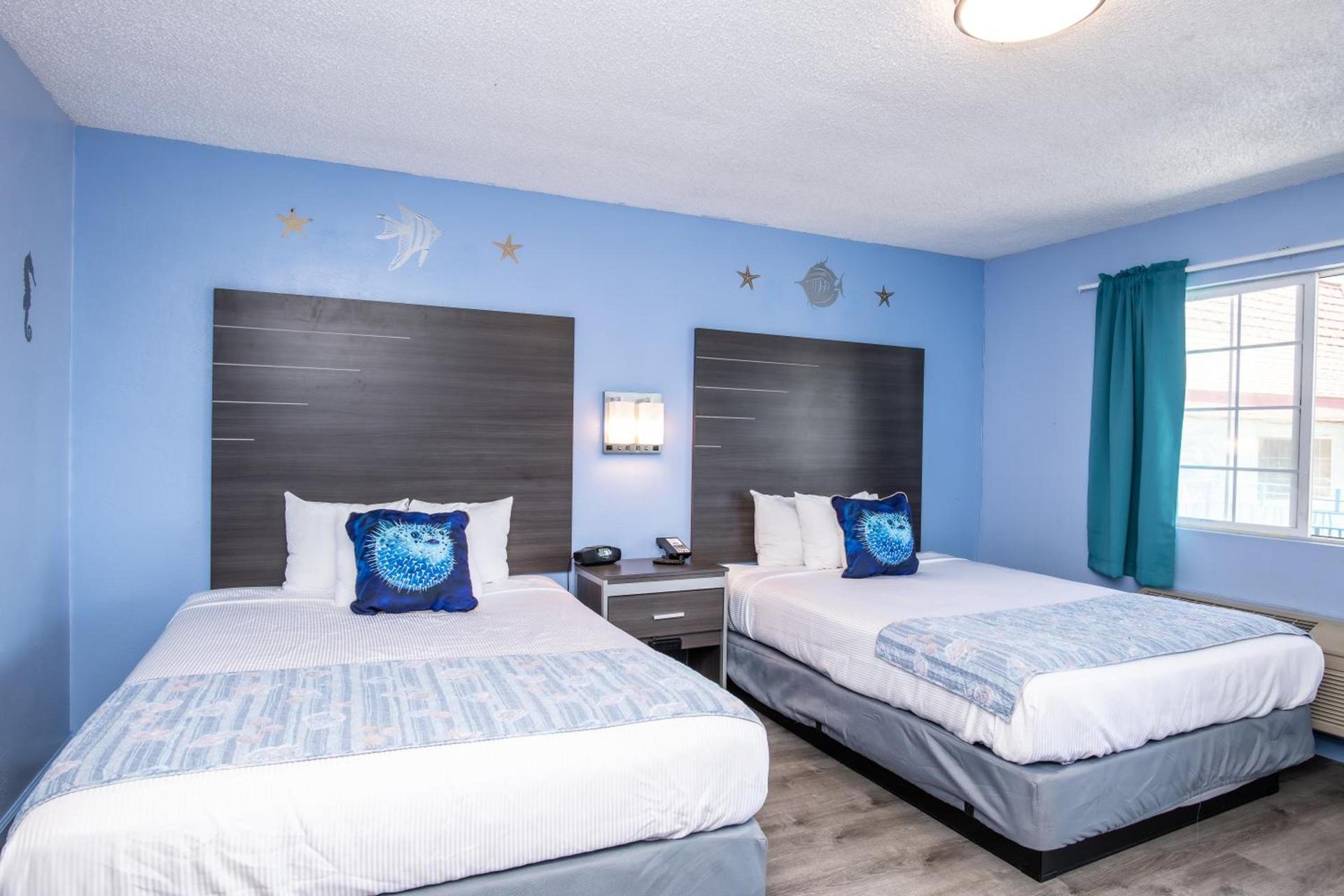 Aqua Breeze Inn photo 48