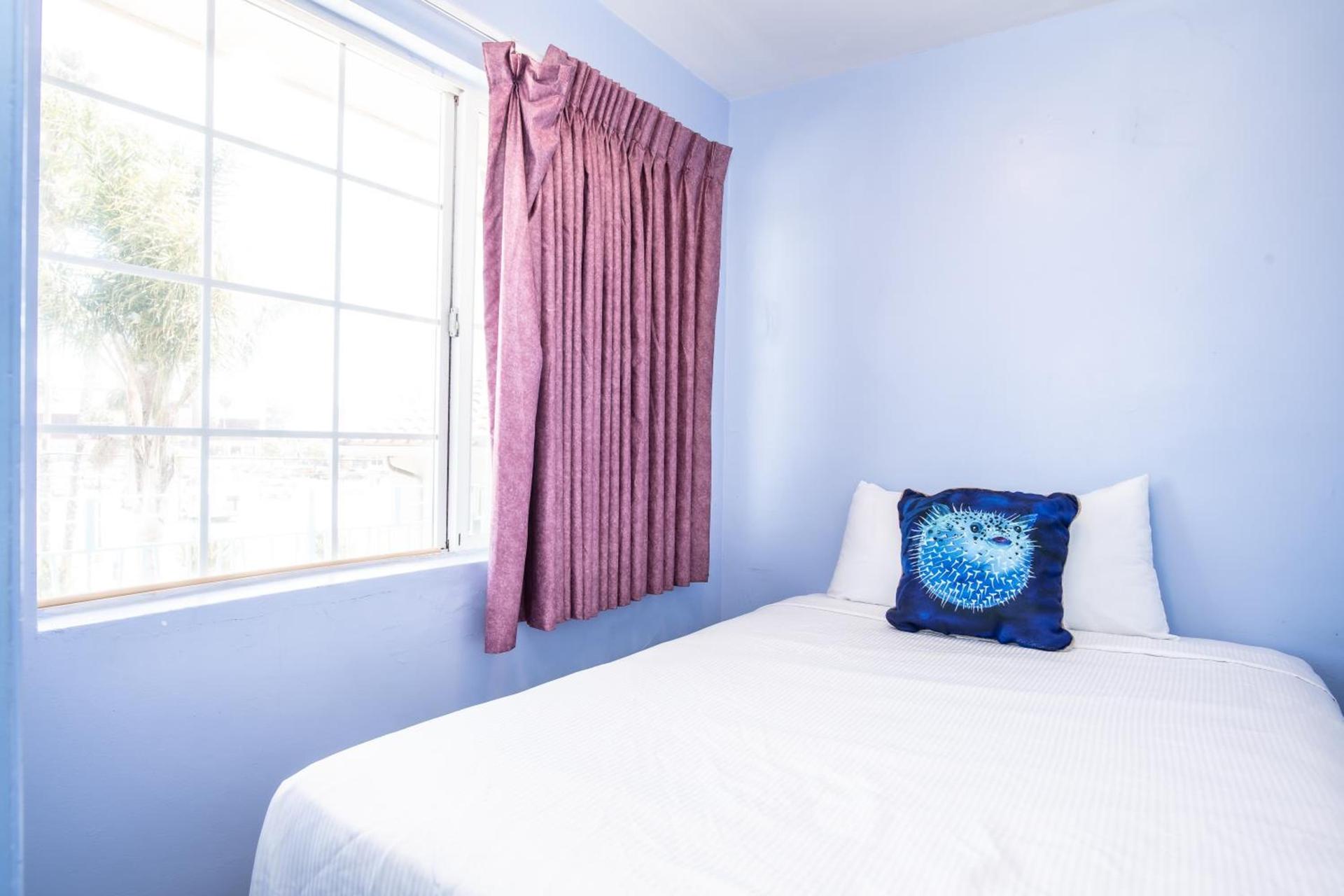 Aqua Breeze Inn photo 39