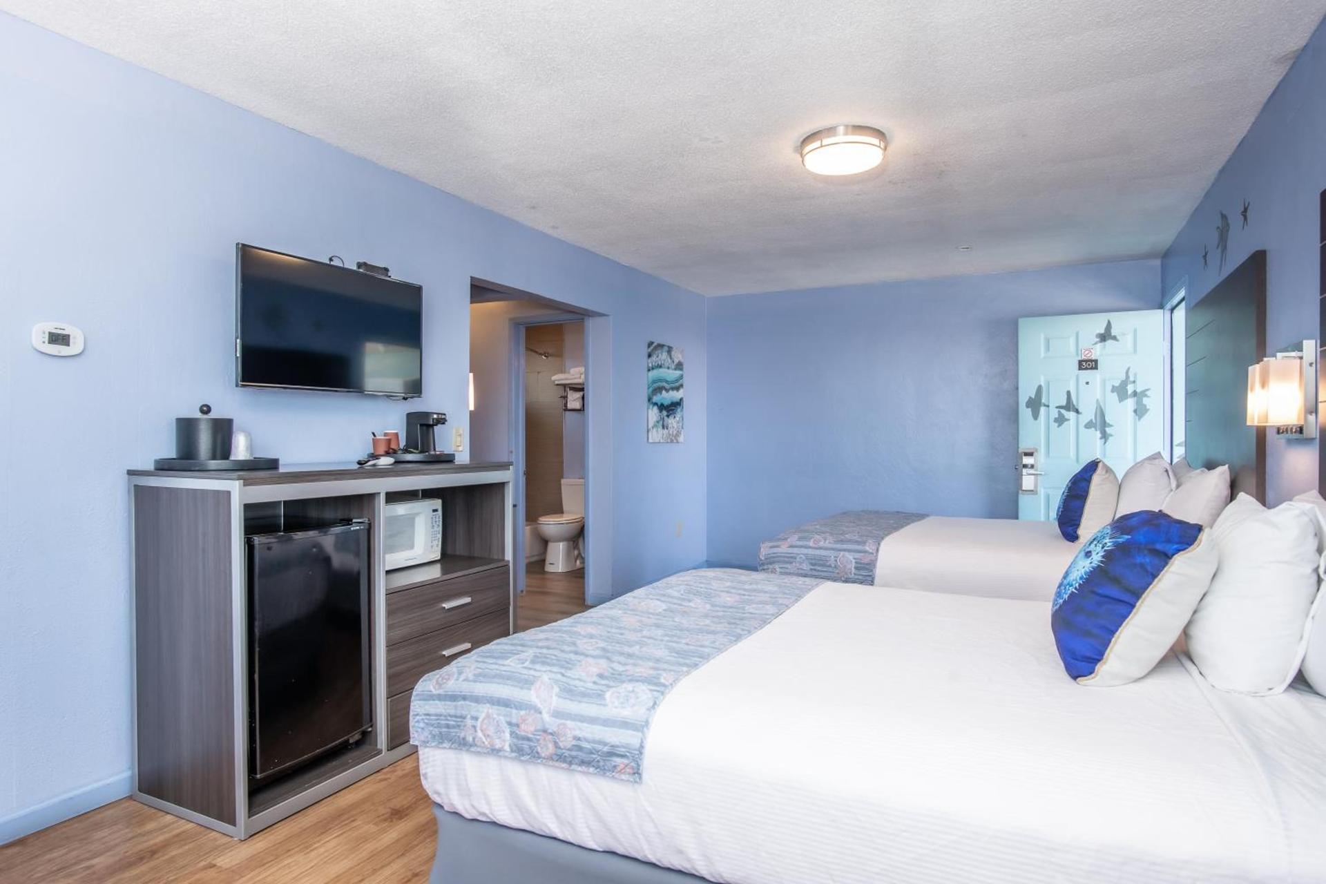 Aqua Breeze Inn photo 40