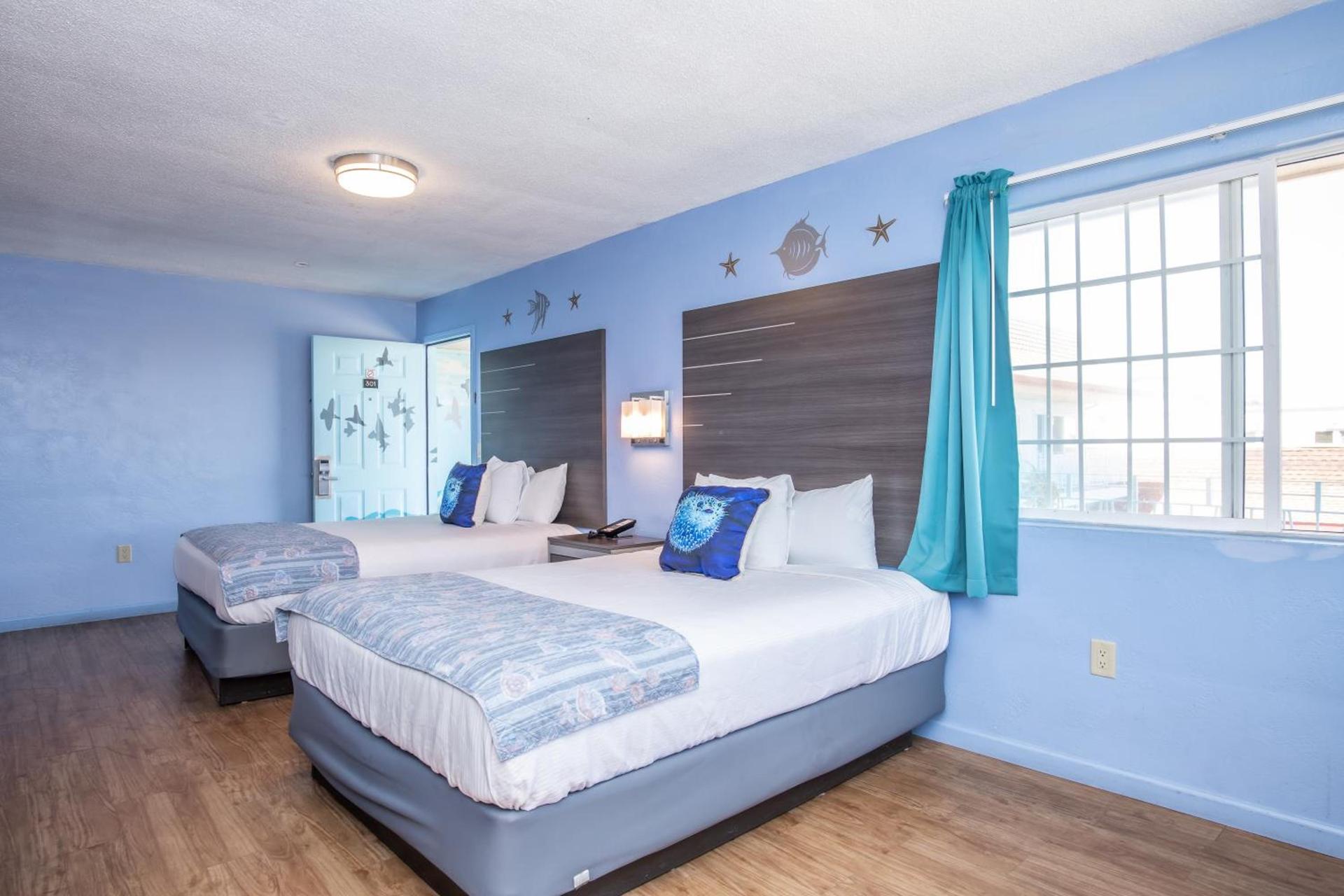 Aqua Breeze Inn photo 41