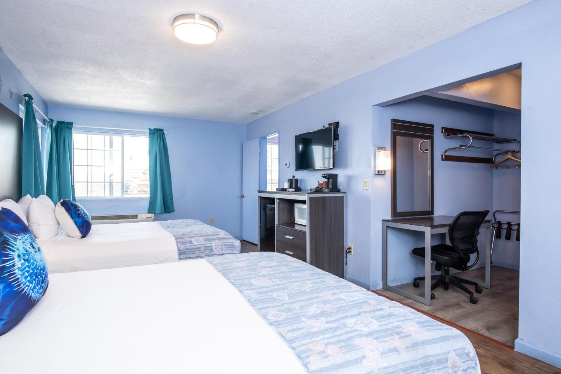 Aqua Breeze Inn photo 43