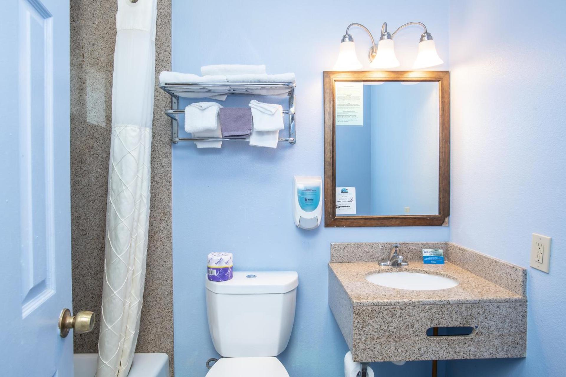 Aqua Breeze Inn photo 7
