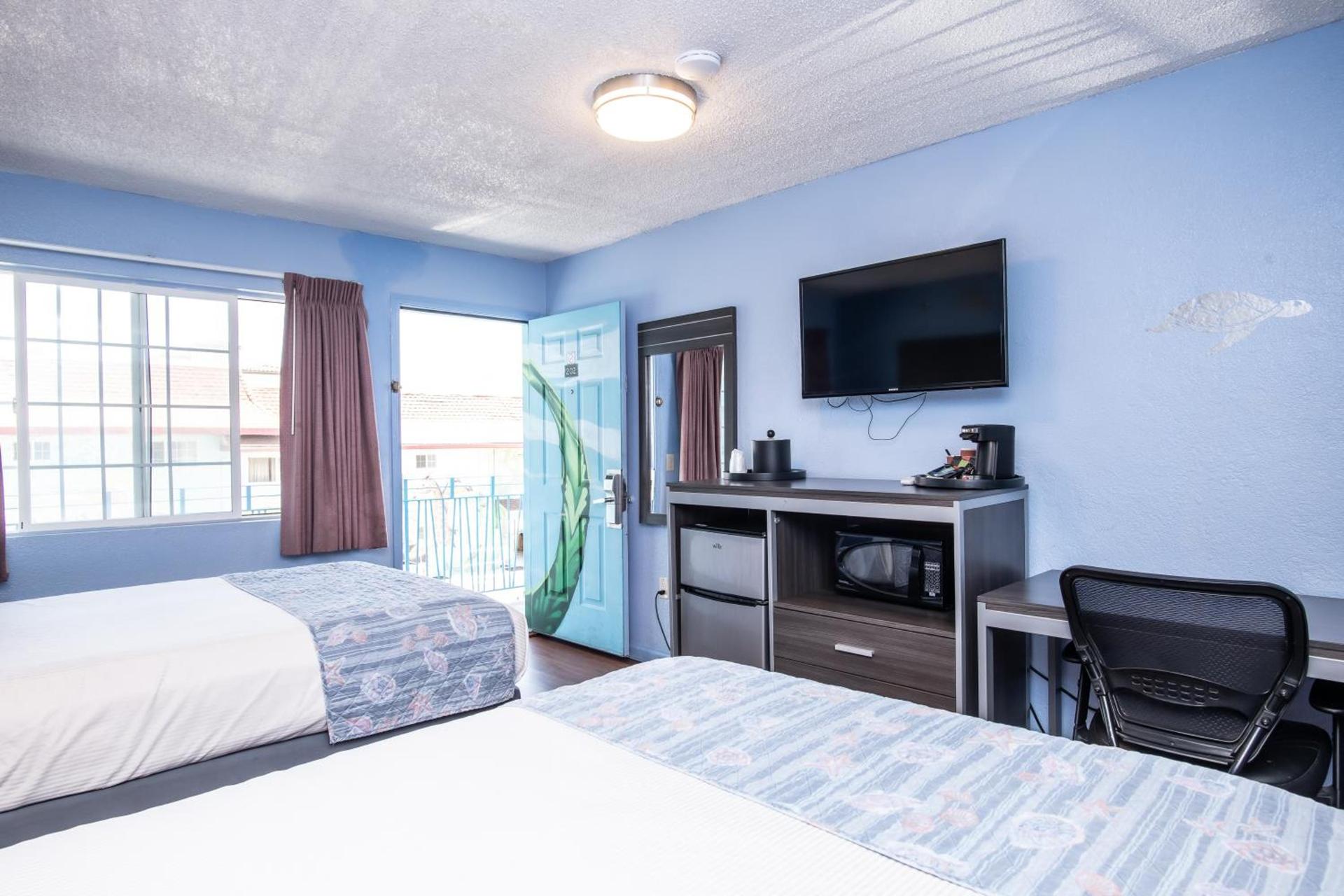 Aqua Breeze Inn photo 29
