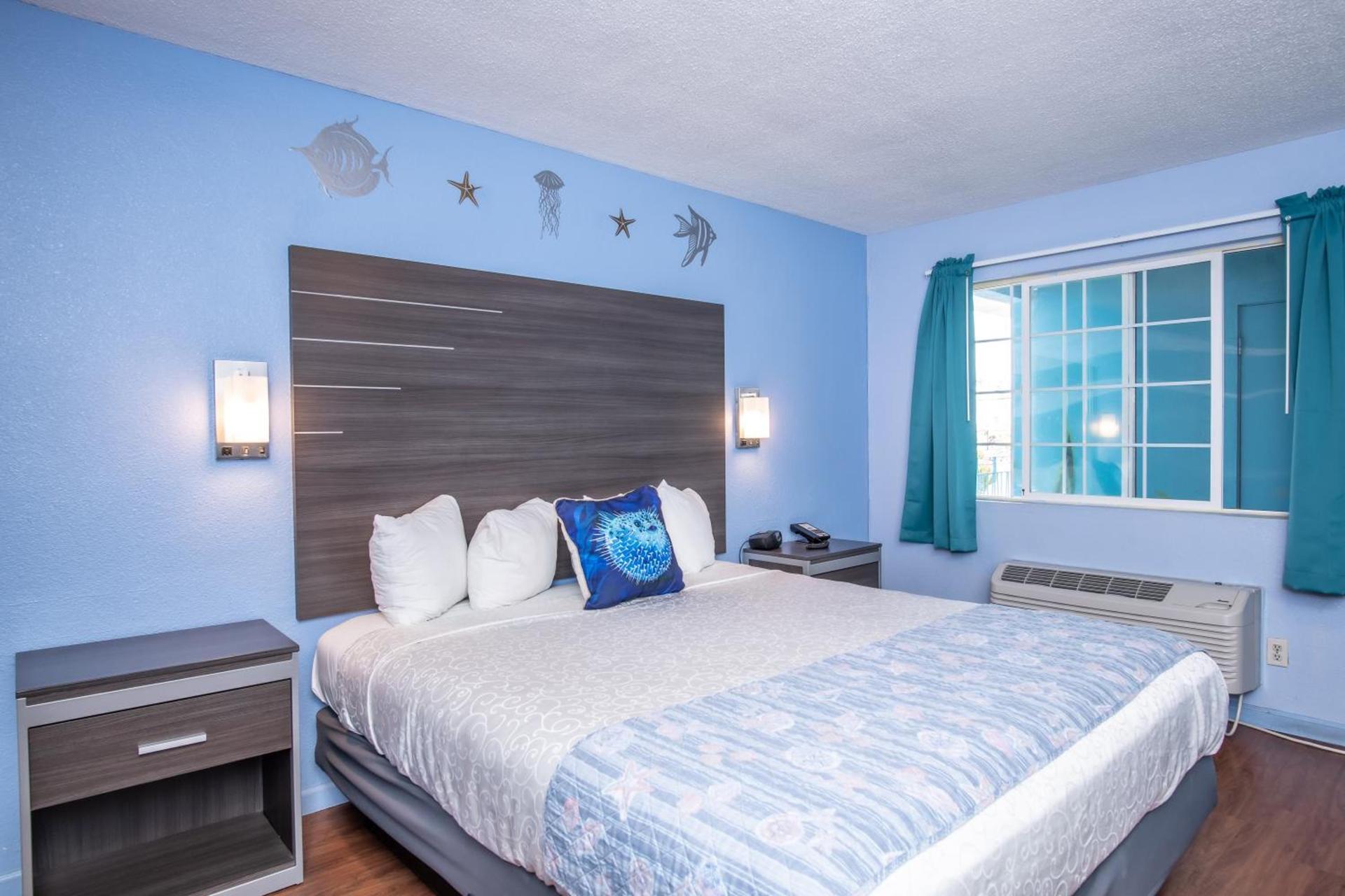 Aqua Breeze Inn photo 33