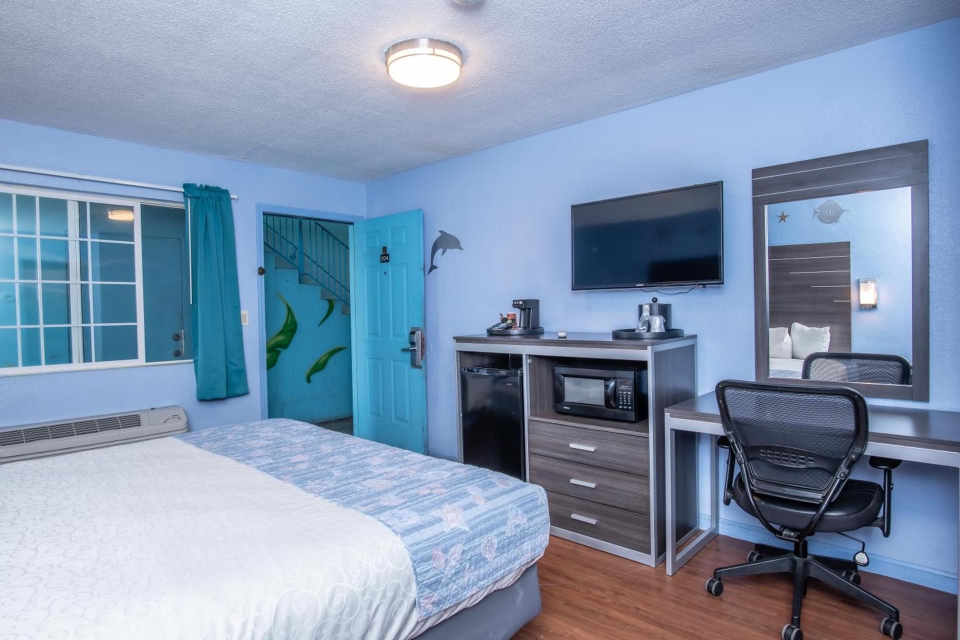 Aqua Breeze Inn photo 35