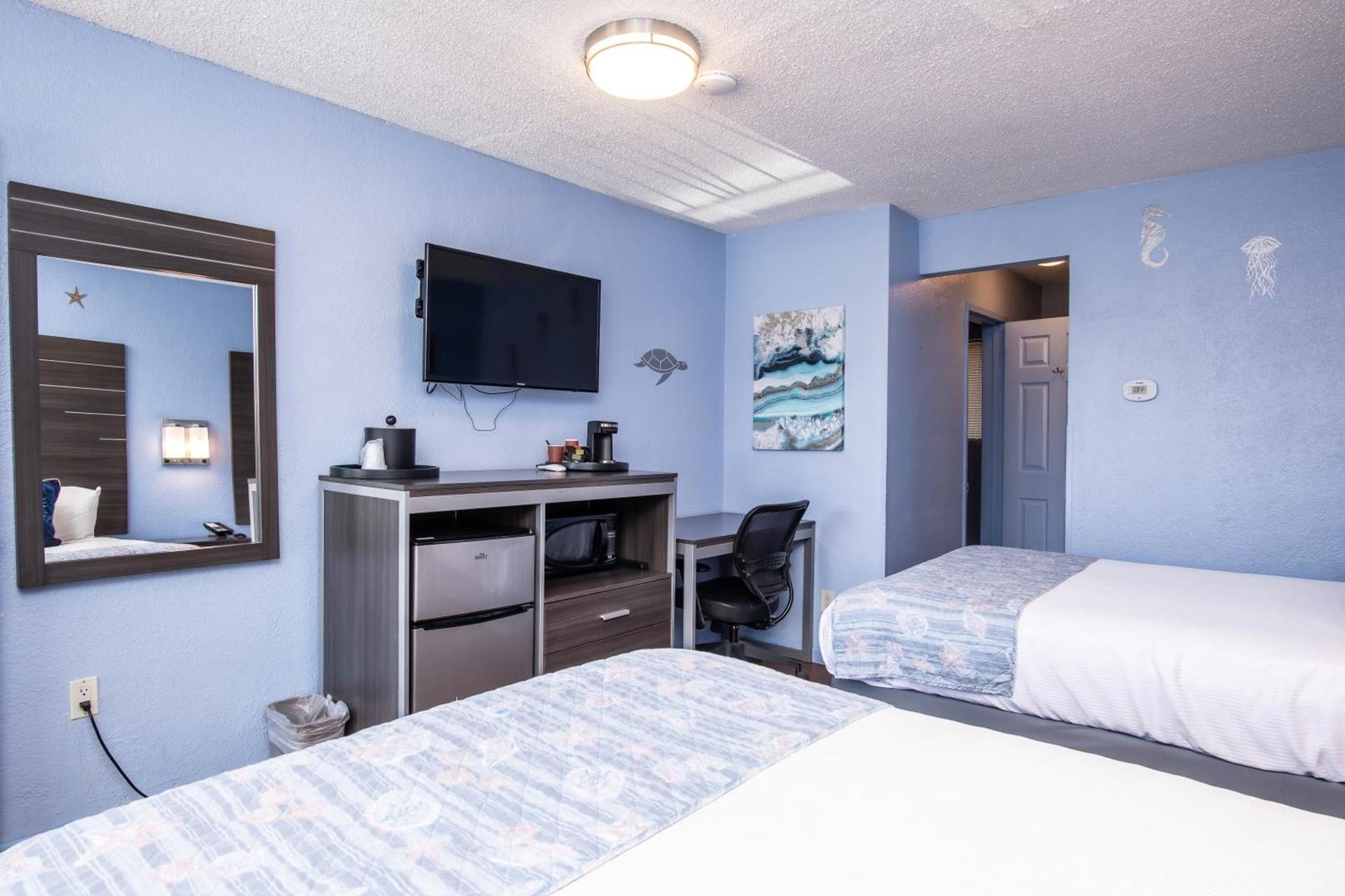 Aqua Breeze Inn photo 32