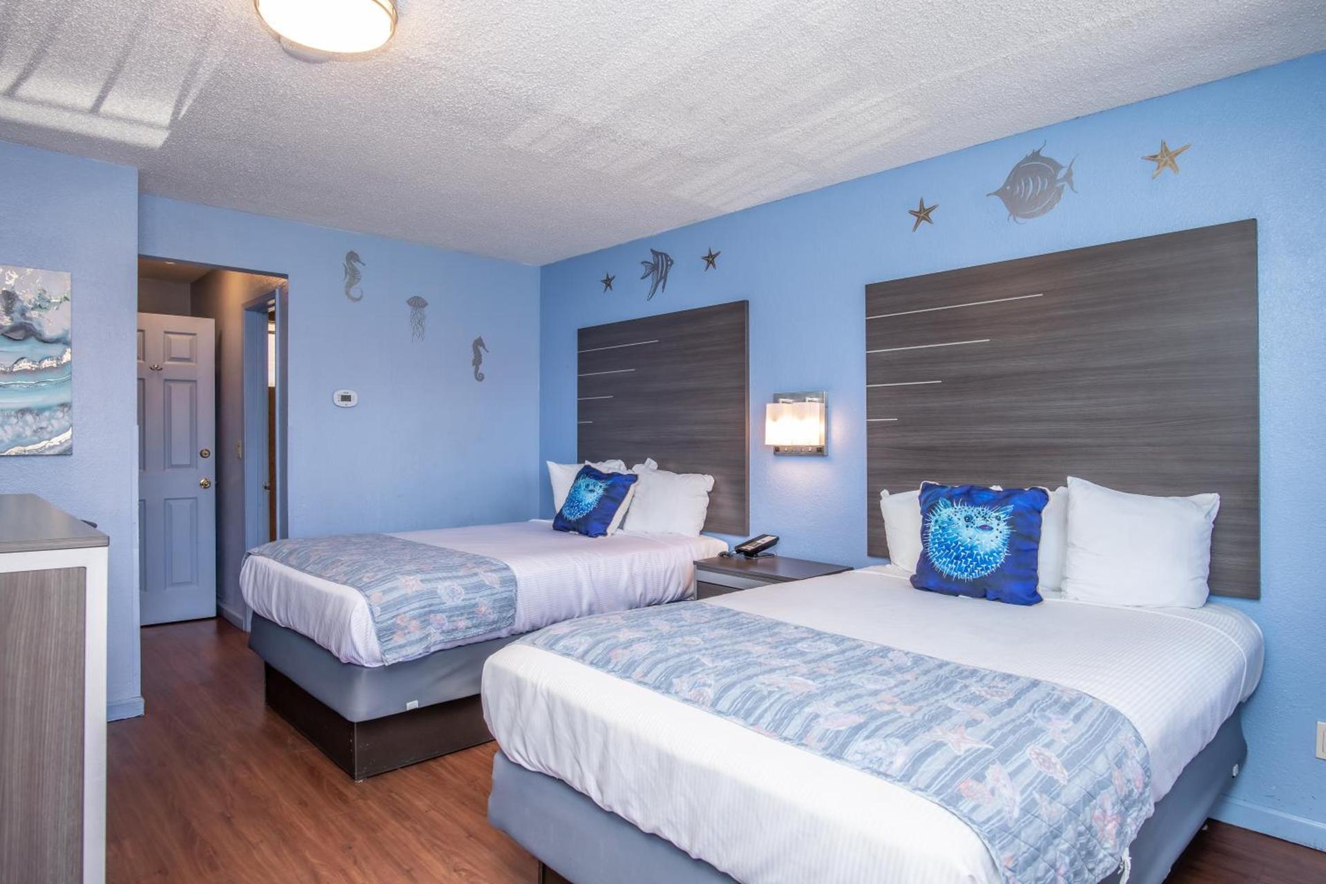 Aqua Breeze Inn photo 34