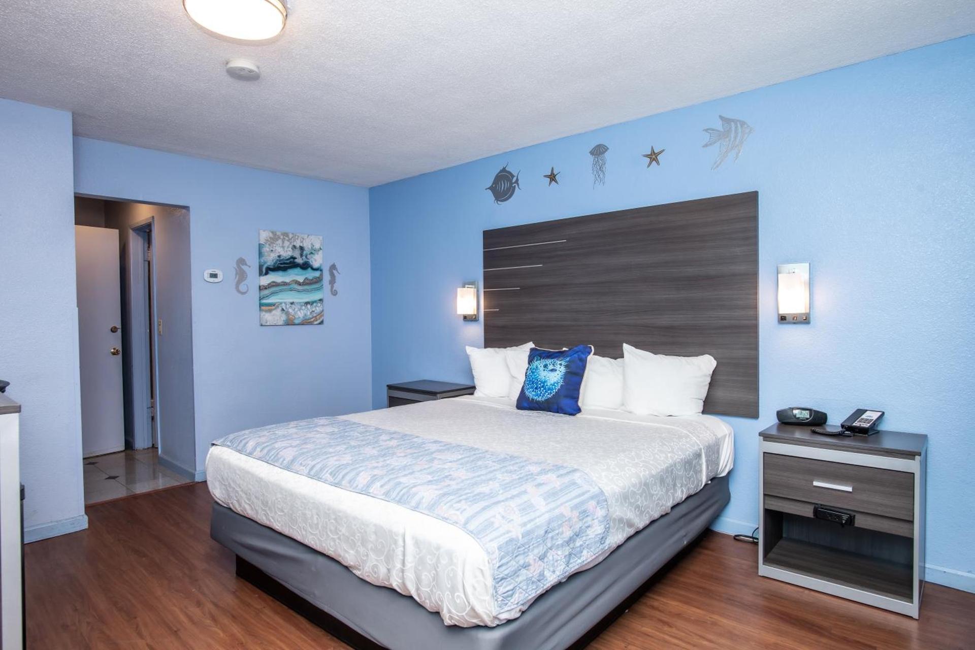 Aqua Breeze Inn photo 37