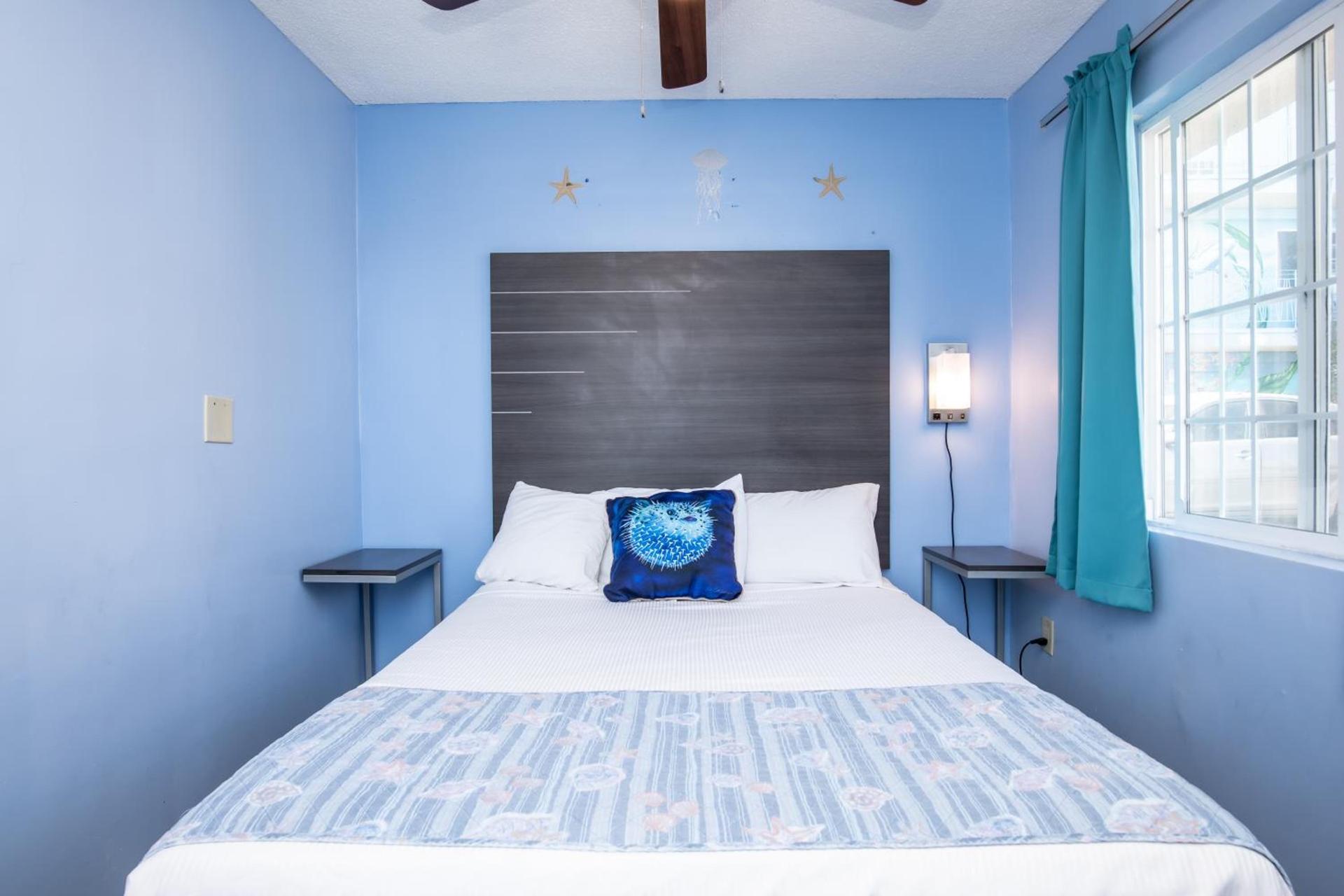Aqua Breeze Inn photo 19