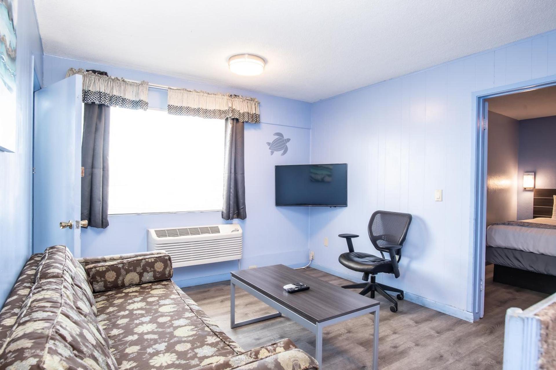 Aqua Breeze Inn photo 17