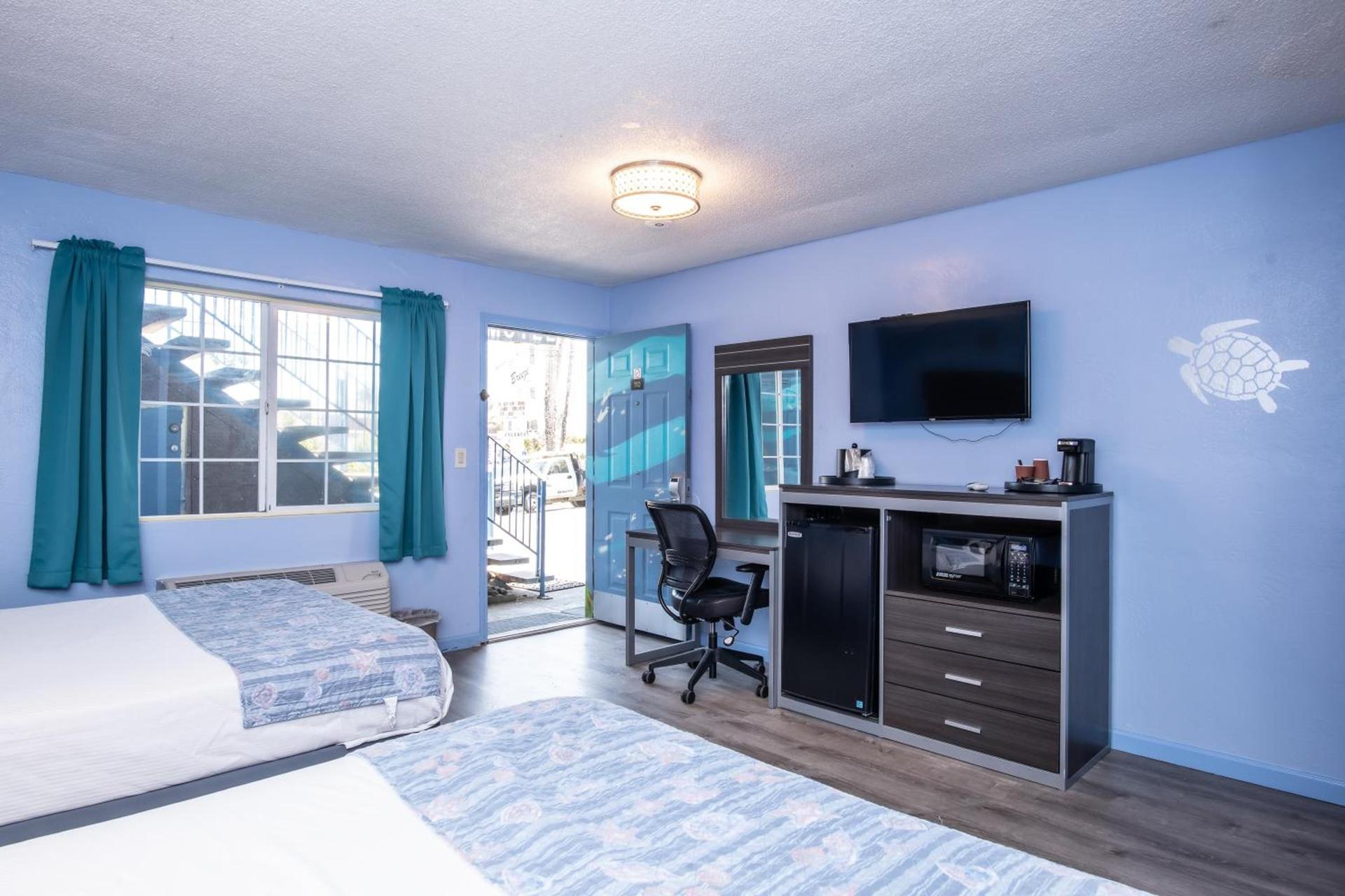 Aqua Breeze Inn photo 14