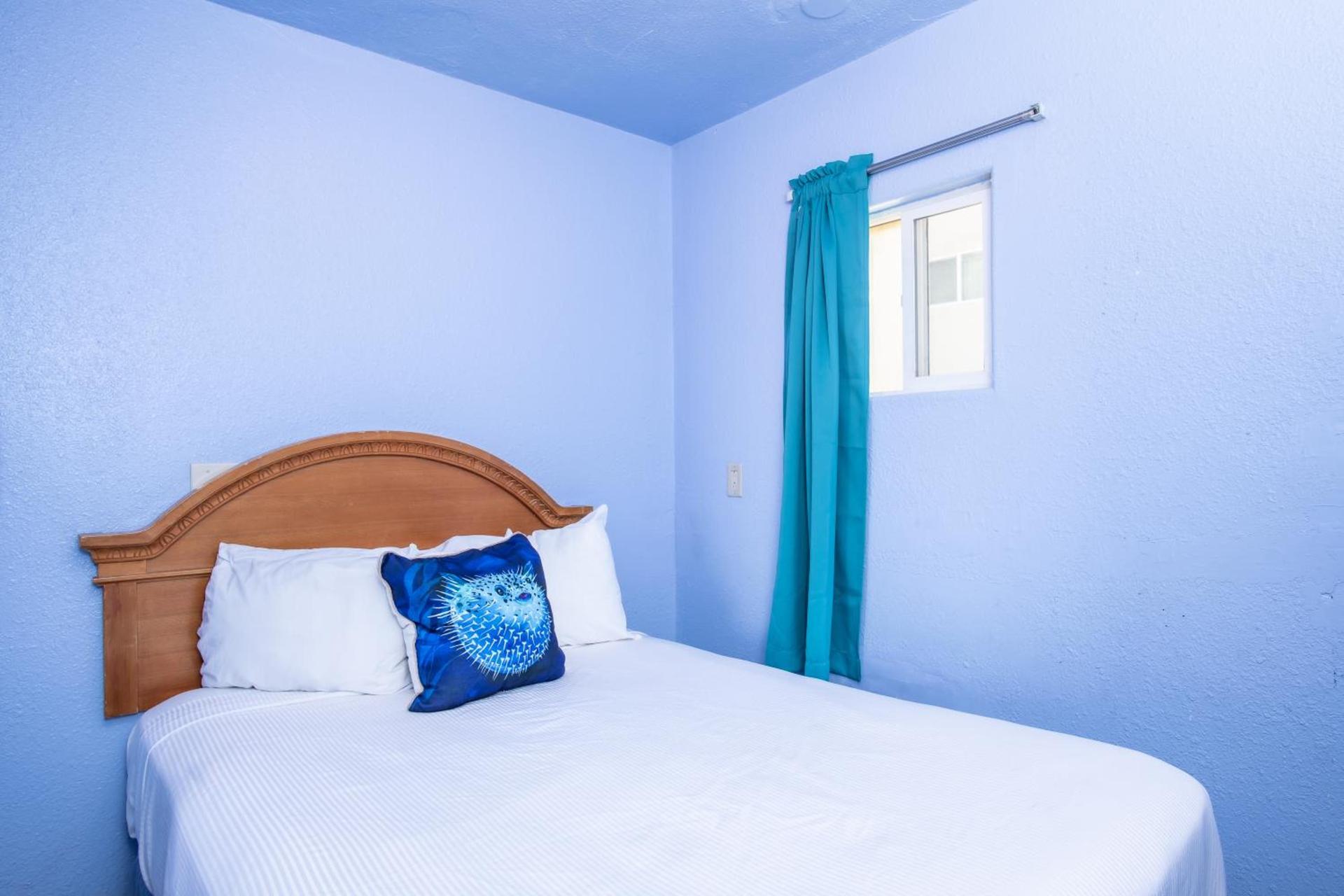 Aqua Breeze Inn photo 9