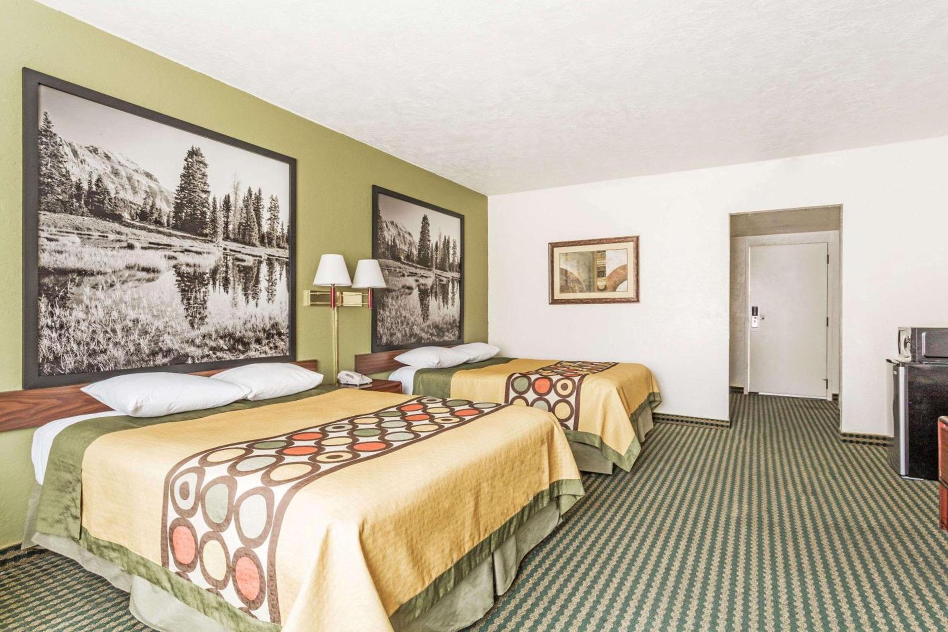 Super 8 by Wyndham Wendover photo 6
