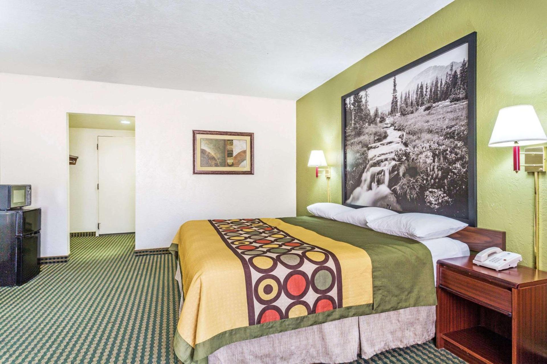 Super 8 by Wyndham Wendover photo 11