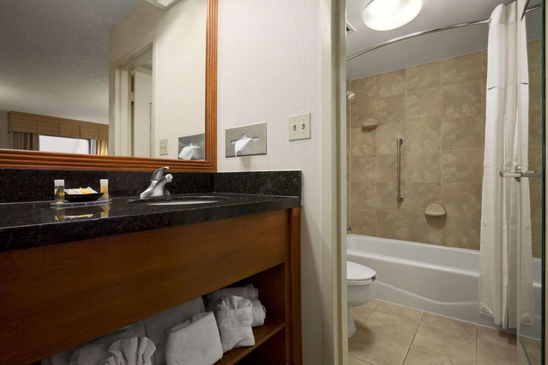 Days Inn by Wyndham Las Cruces photo 8