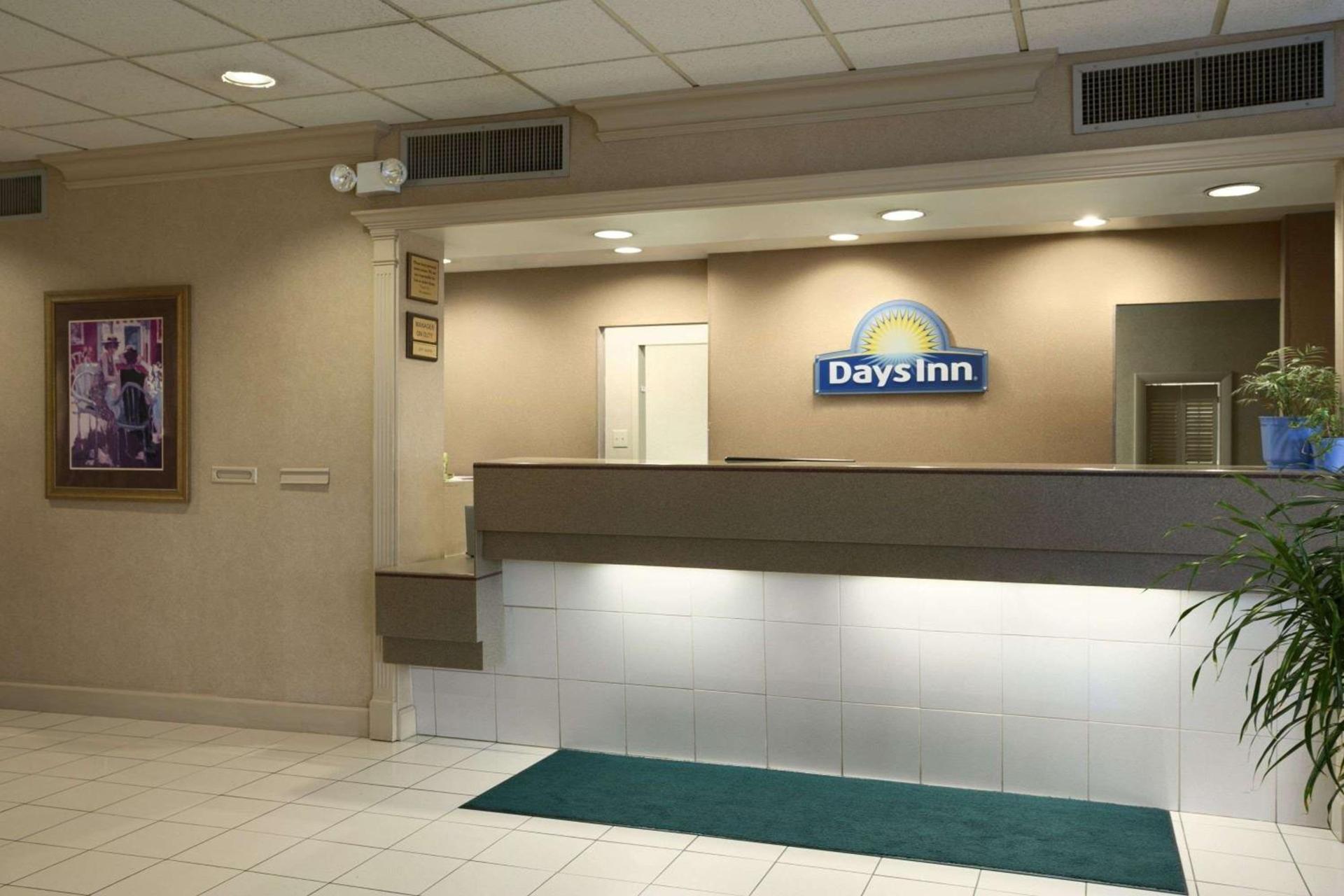 Days Inn by Wyndham Sidney OH photo 2